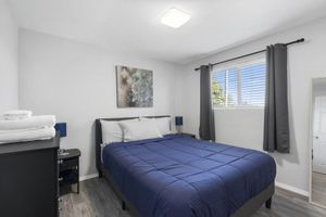 Alquiler Vacacional - Remodeled 3 bedroom/ 2 story with AC