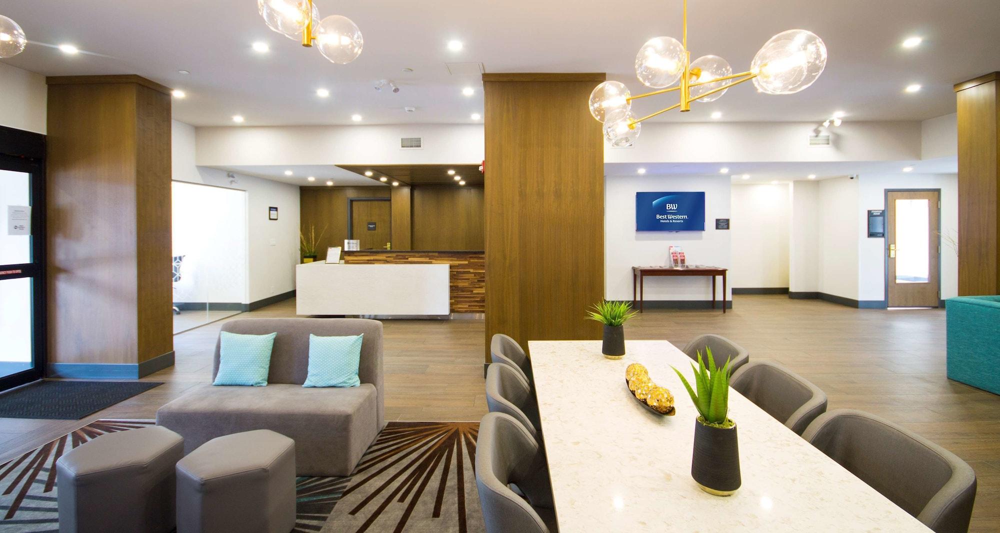 Vista Lobby Best Western Plus Suites Downtown