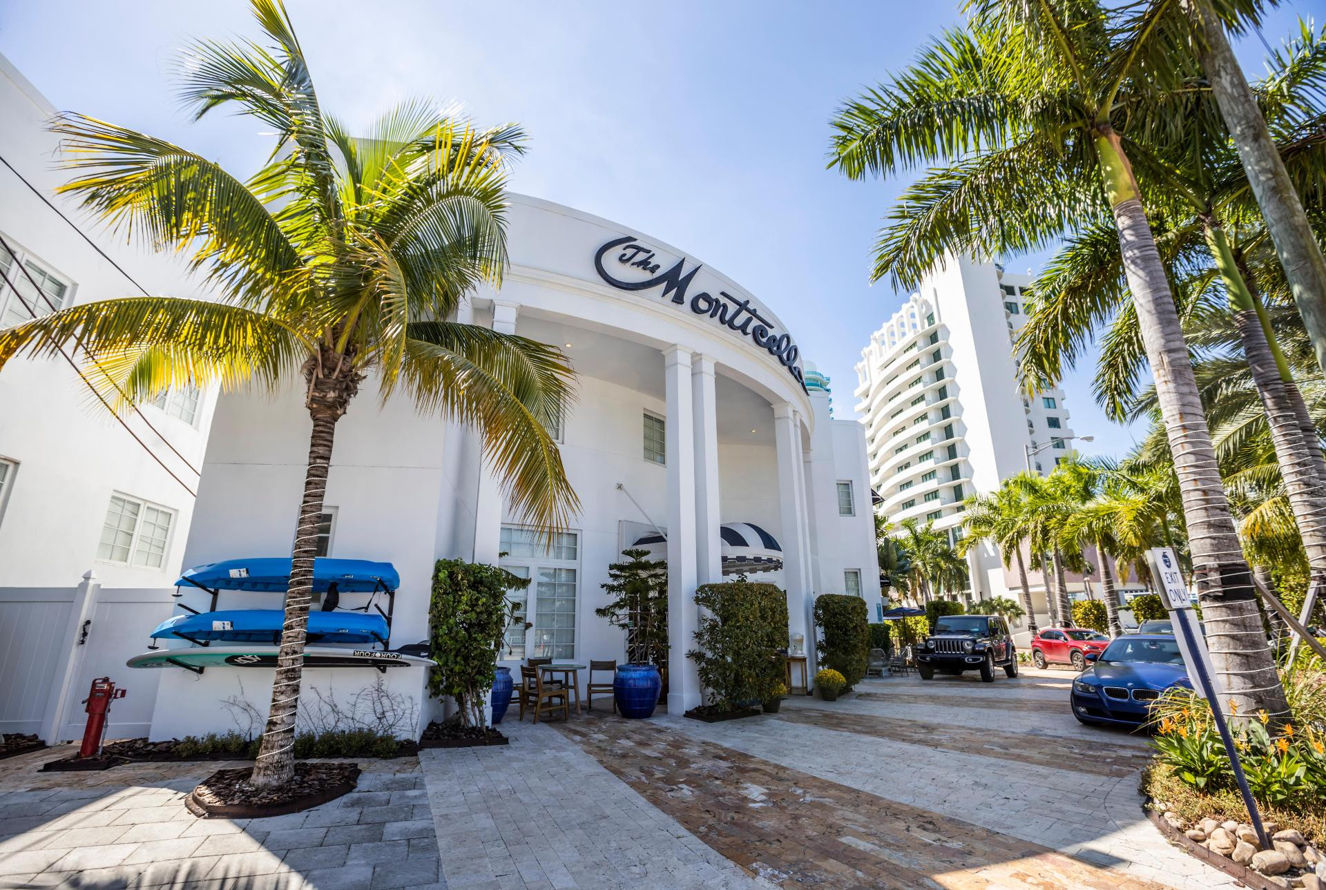 Vista Exterior Oceanside Hotel and Suites