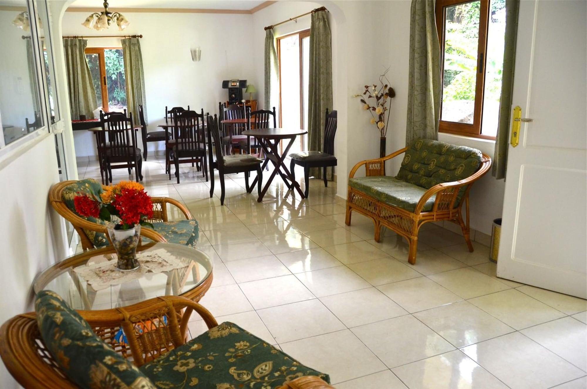 Vista Lobby Forest Lodge Guest House