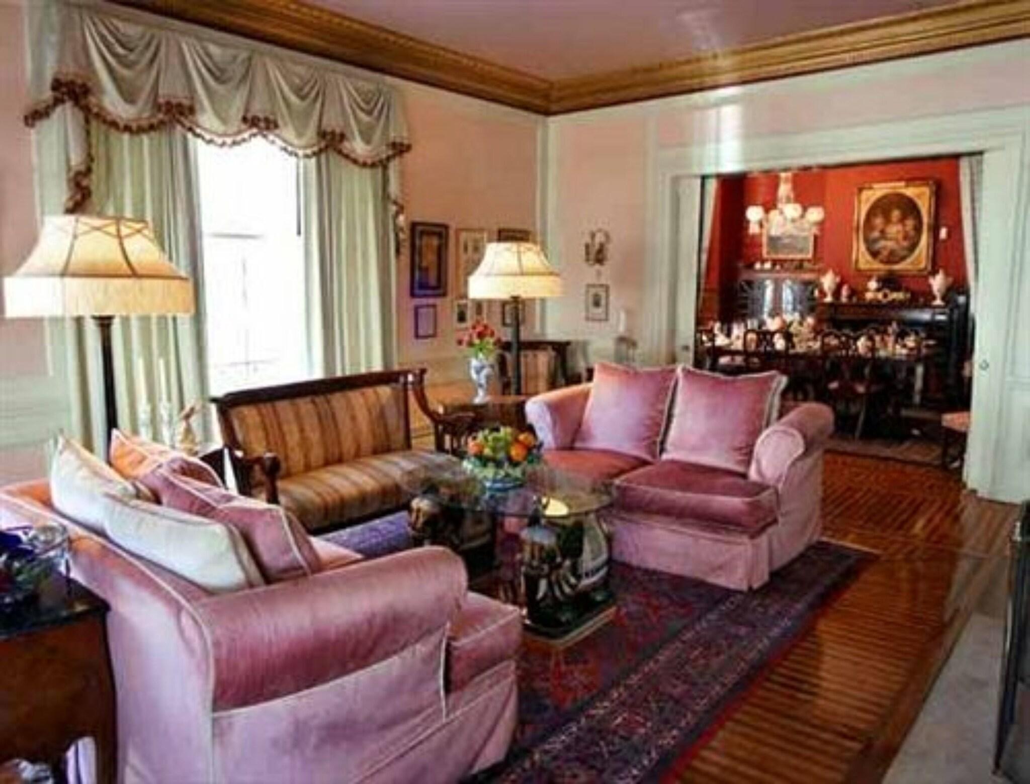 Vista Lobby Sarah Kendall House