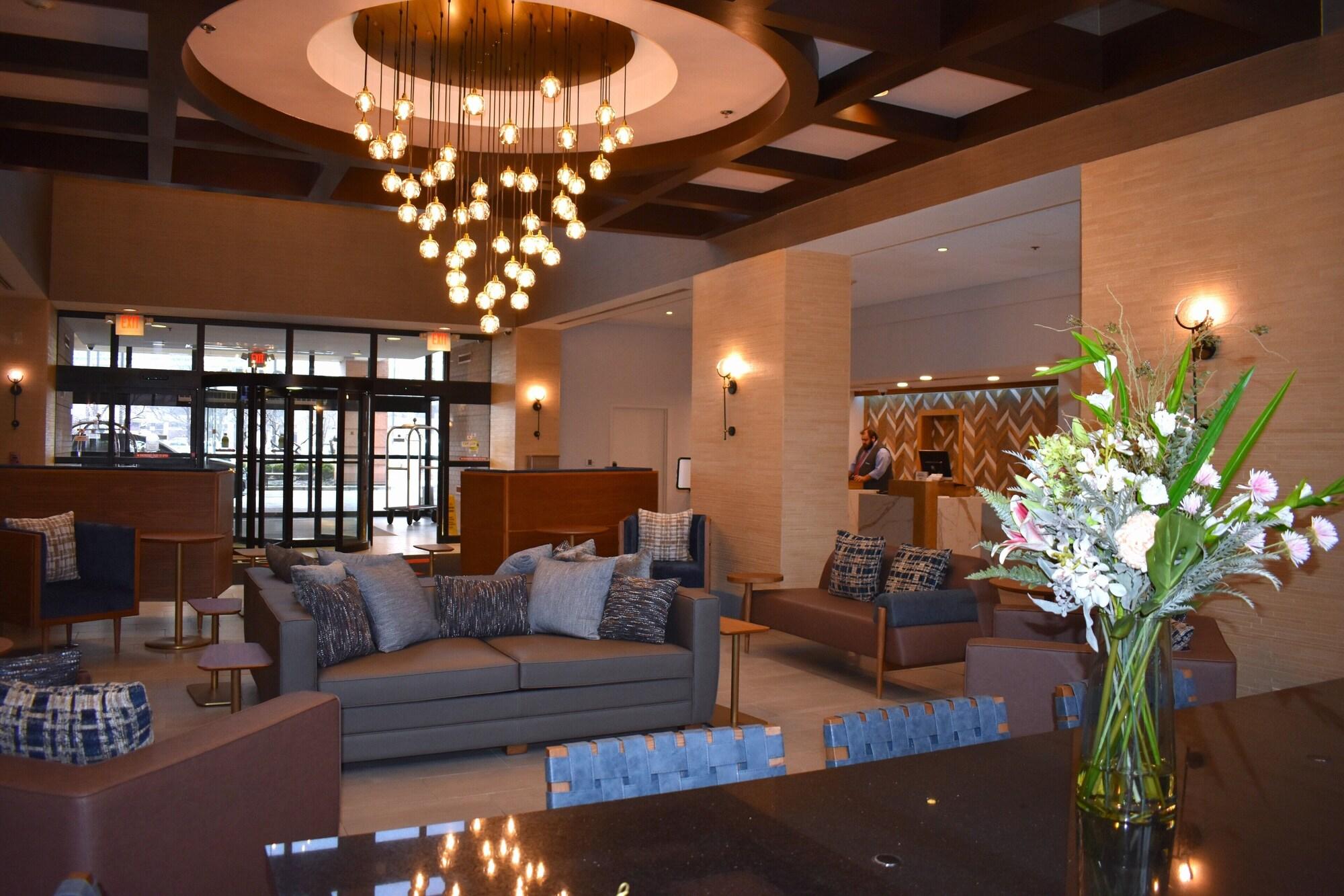 Vista Lobby Chicago Marriott Suites O'Hare