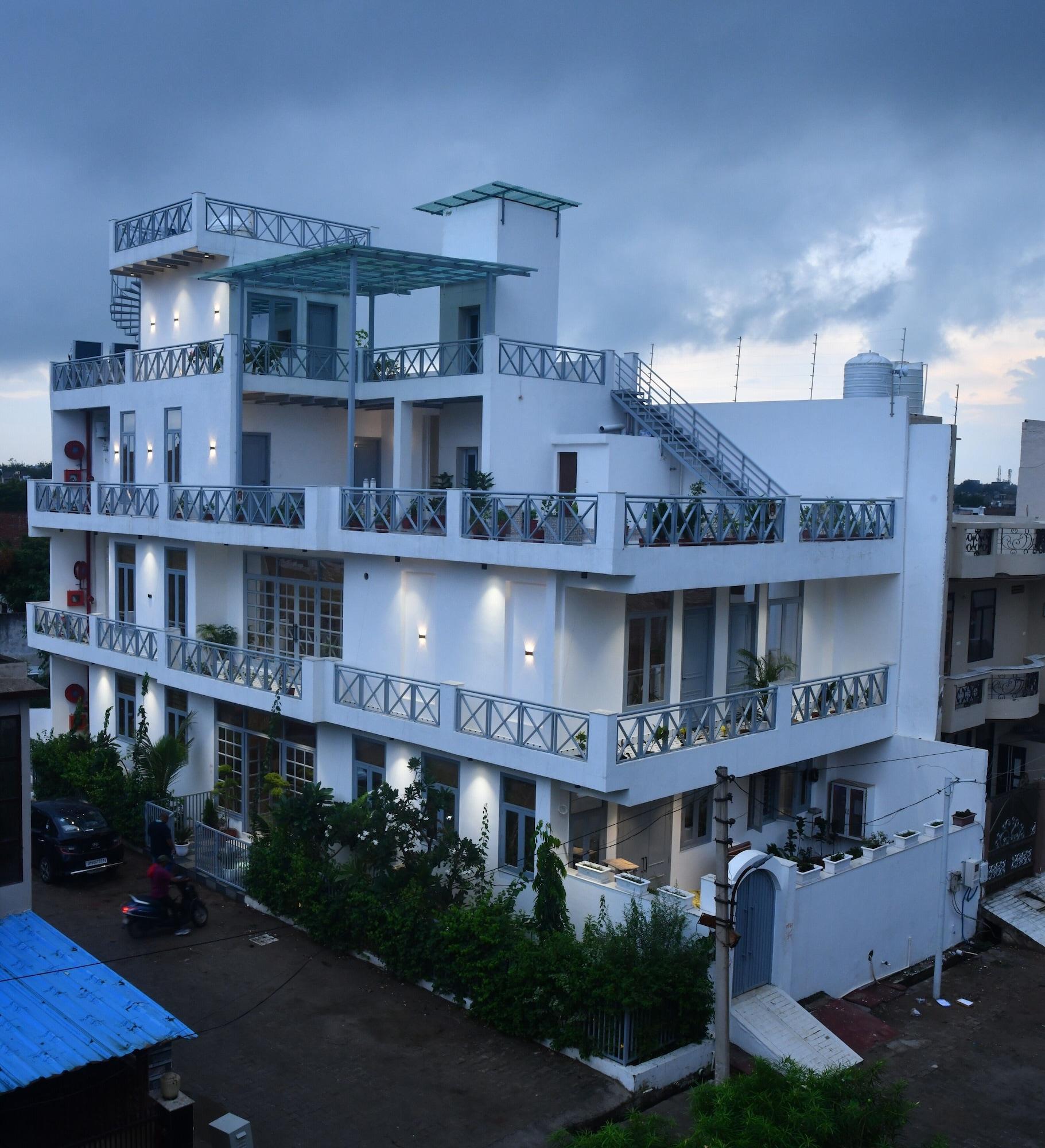 Vista Exterior Inara House