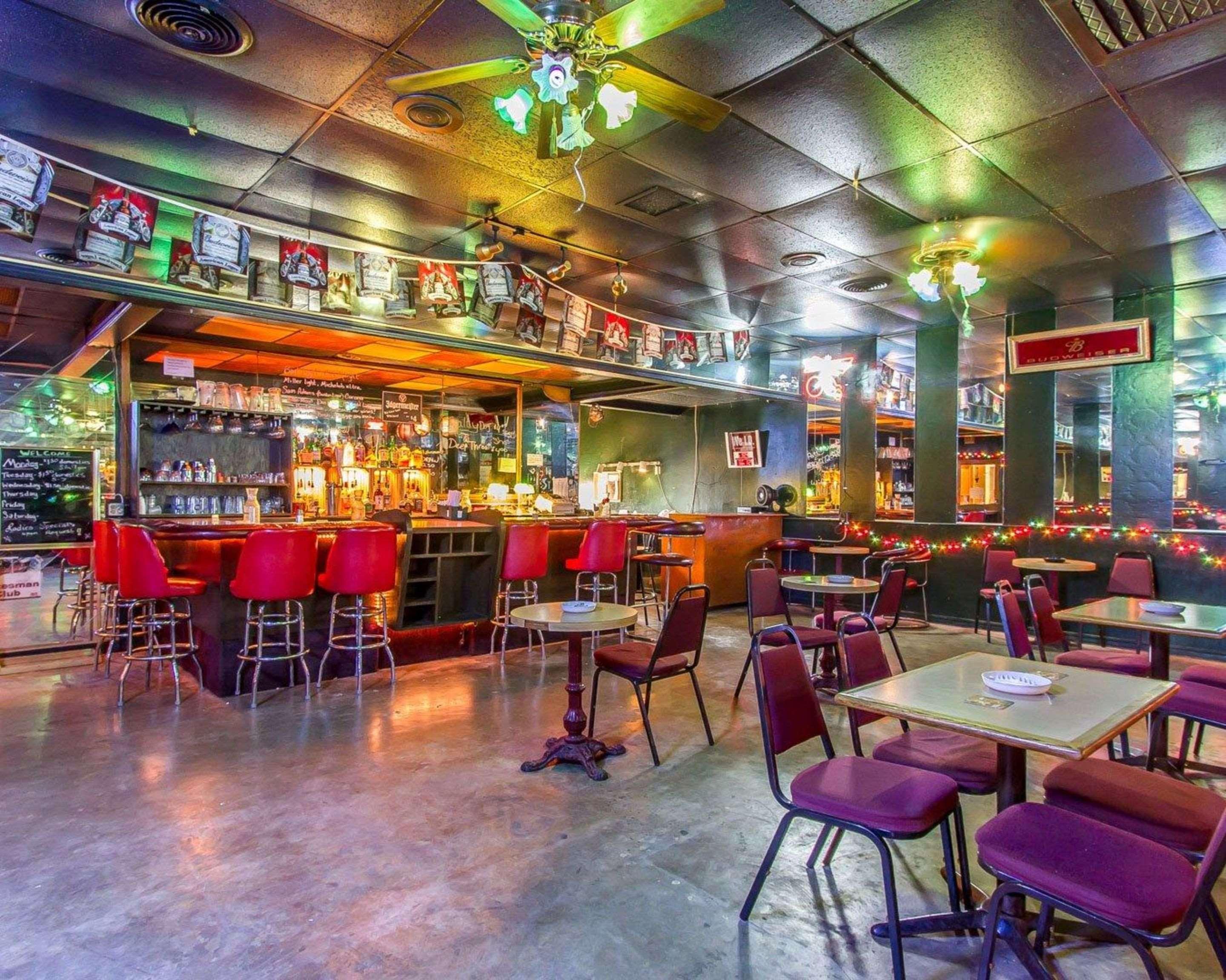Bar/Salón Quality Inn Ada near University