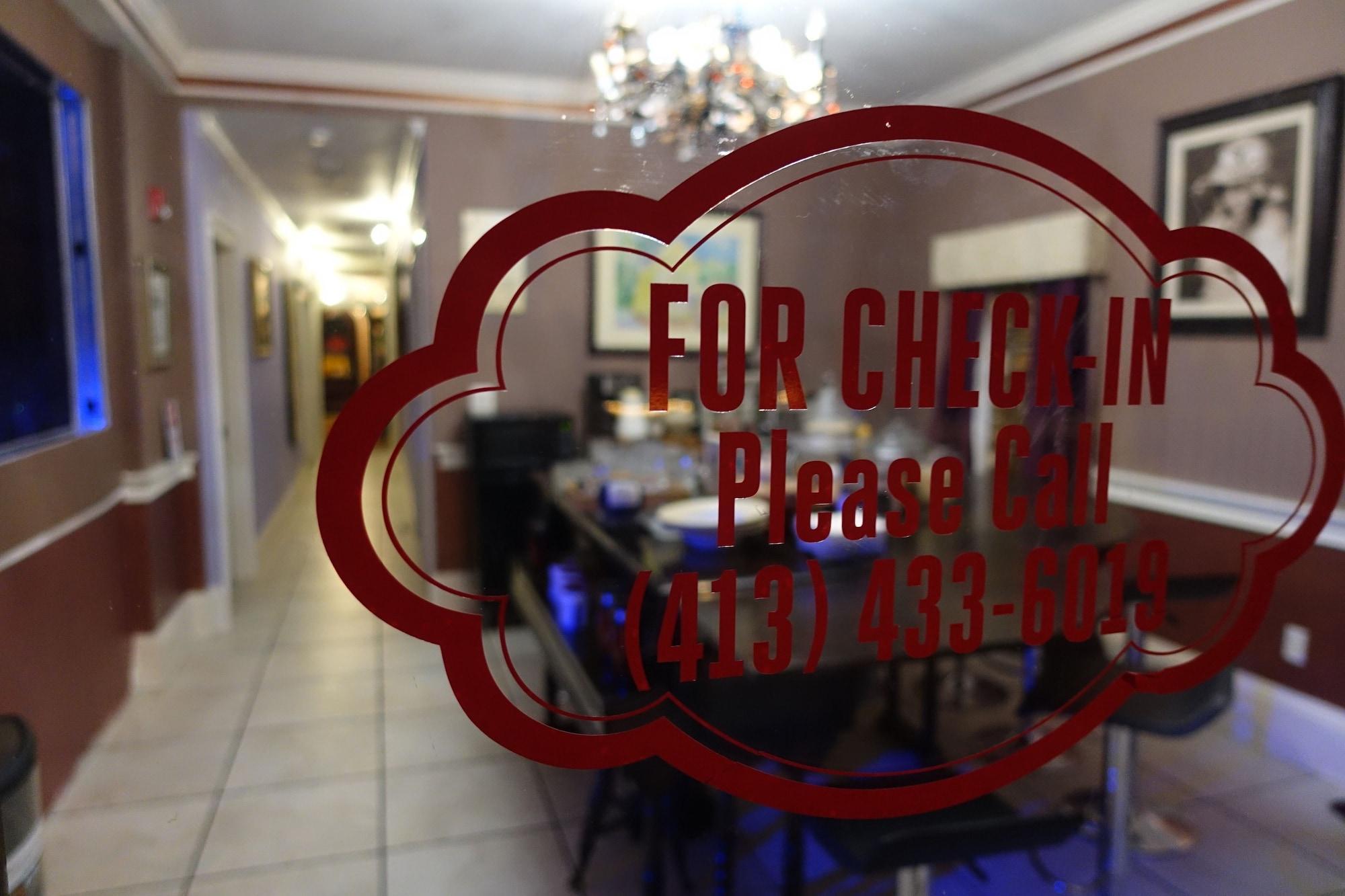 Vista Lobby Naomi's Inn Bed & Breakfast