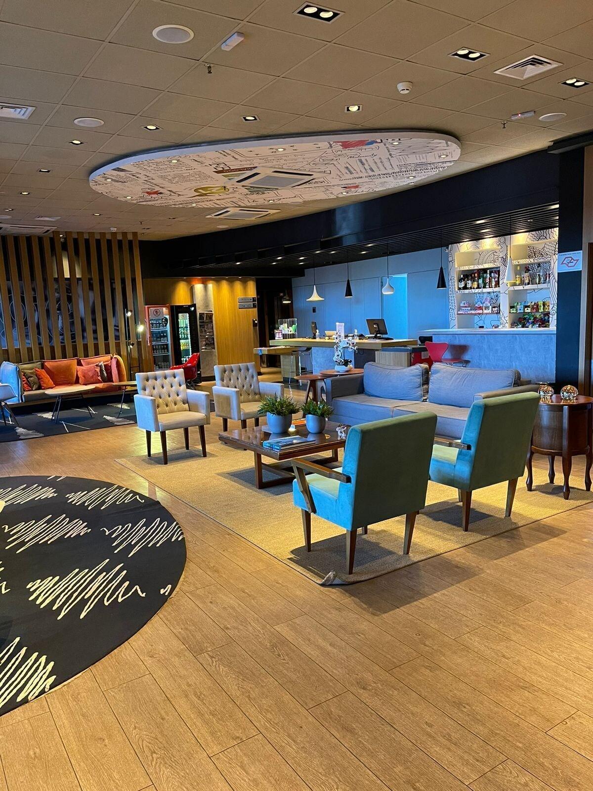 Vista Lobby Hotel Oeste Plaza