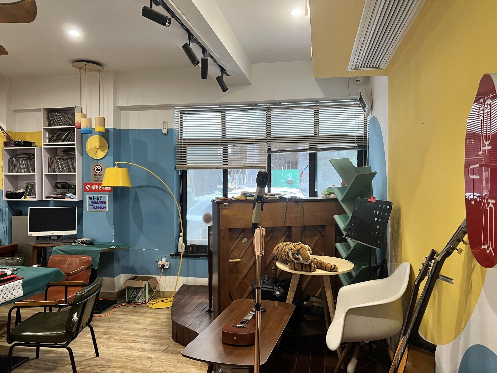 Vista Lobby enjoy youth hotel