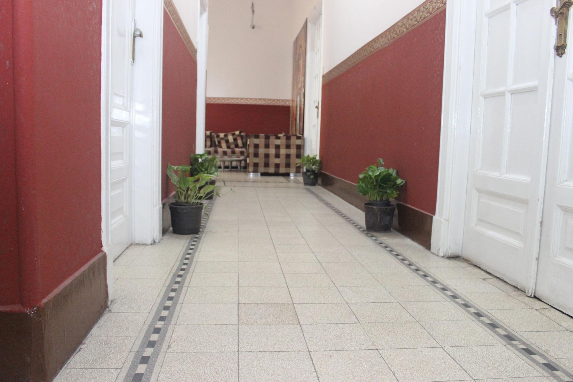 Varios Meramees Hostel