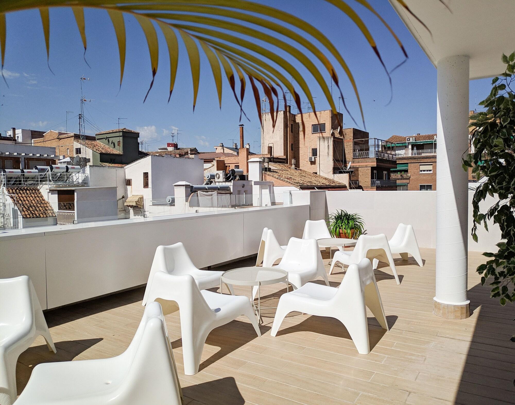 Varios Broz Hostel