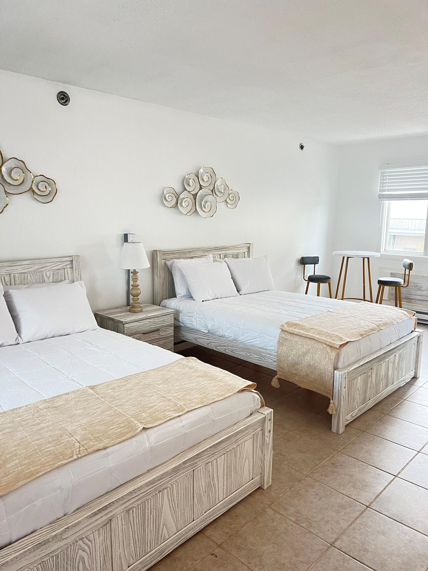 Varios Sandy Shore Motel