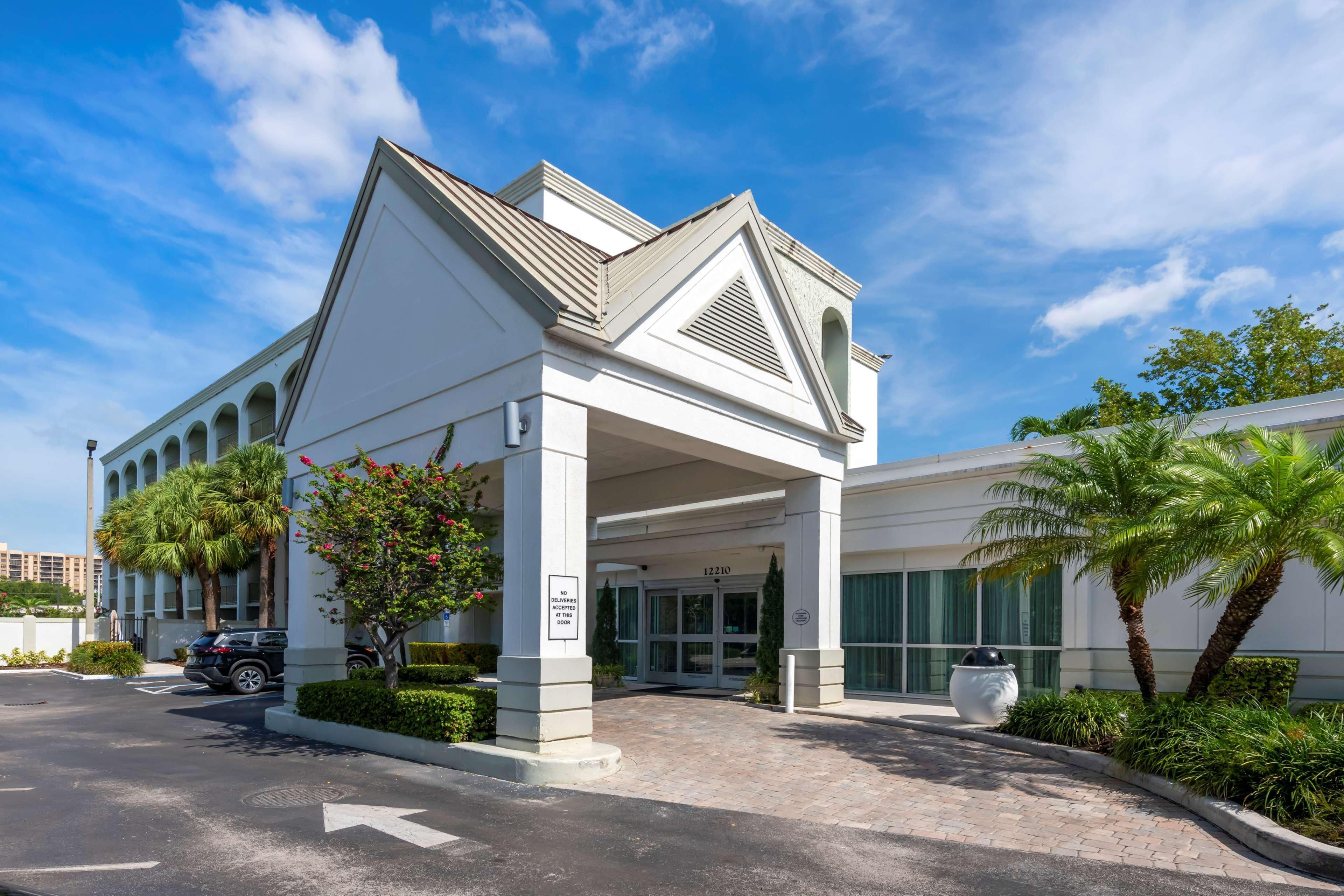 Vista Exterior Best Western Plus North Miami/Bal Harbour