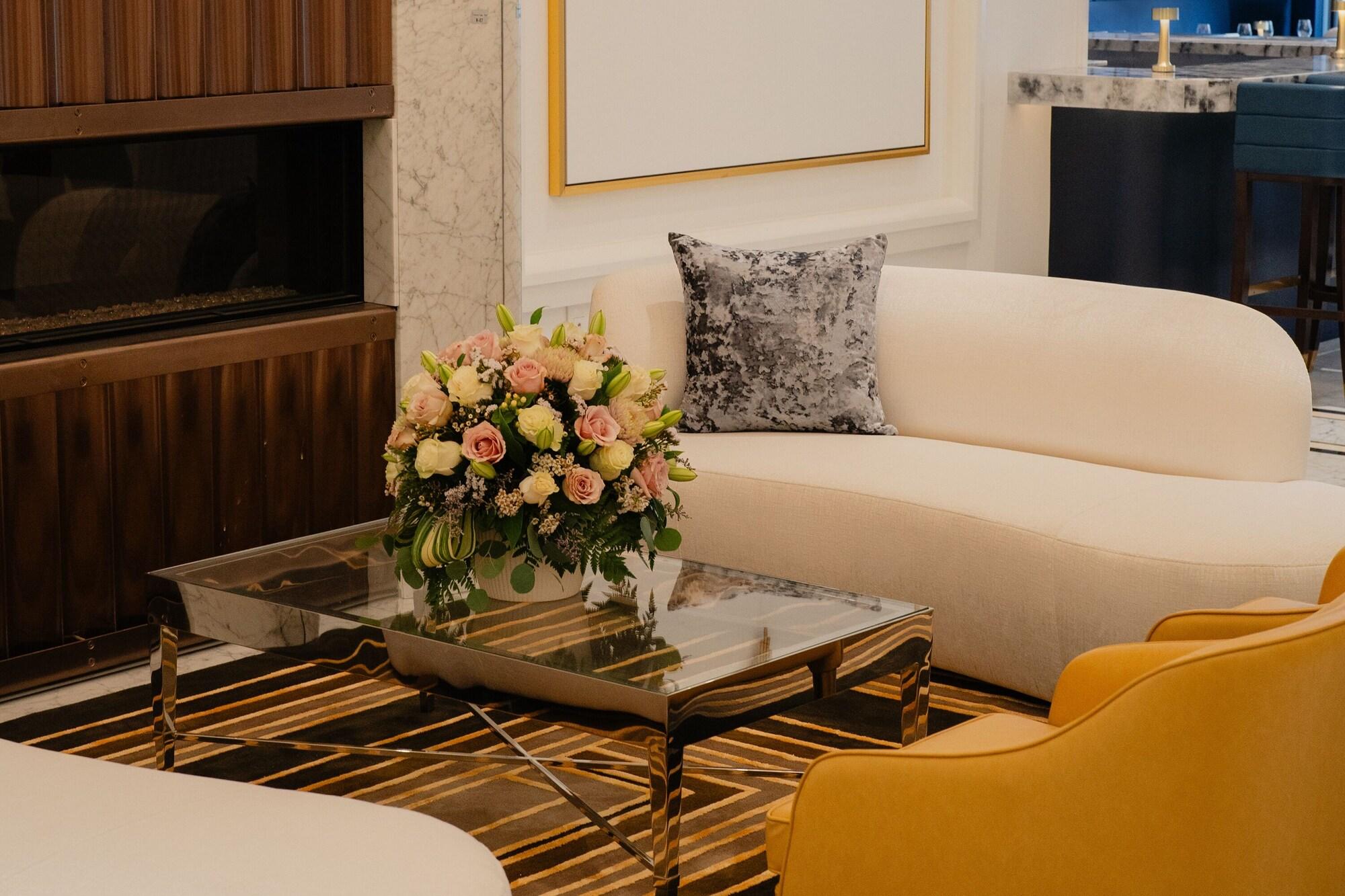 Vista Lobby AZUR Legacy Collection Hotel
