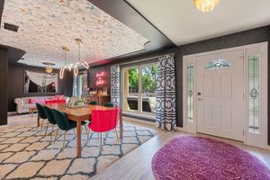 Alquiler Vacacional - Colorful, Design-Inspired Home with In-Ground Pool Near Cowboys Stadium
