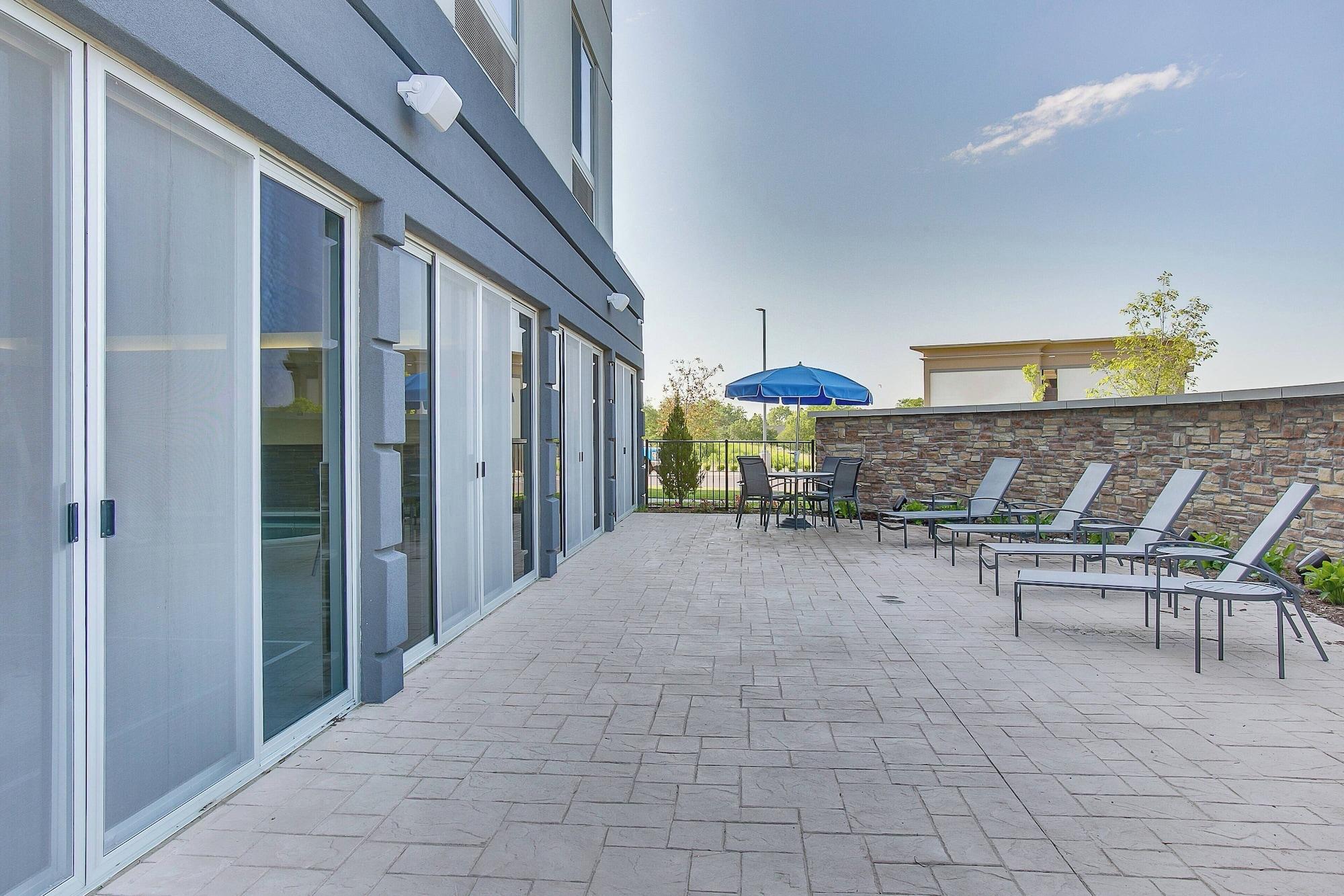 Vista Piscina Fairfield Inn & Suites by Marriott Wichita East