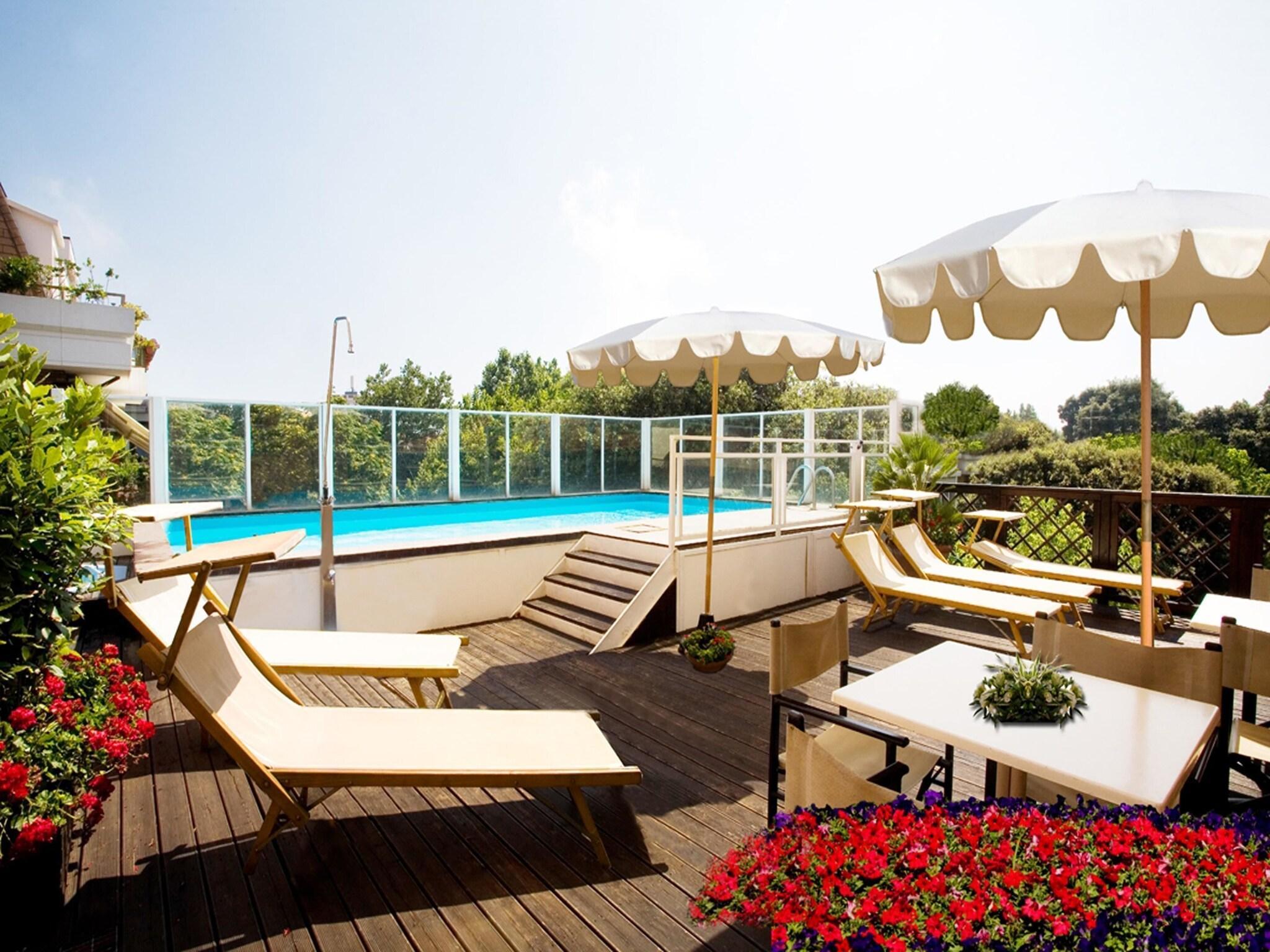 Vista Exterior Savoy Pesaro