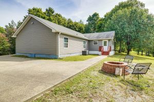 Alquiler Vacacional - Pet-friendly Emerald Lake Retreat in Charlestown!