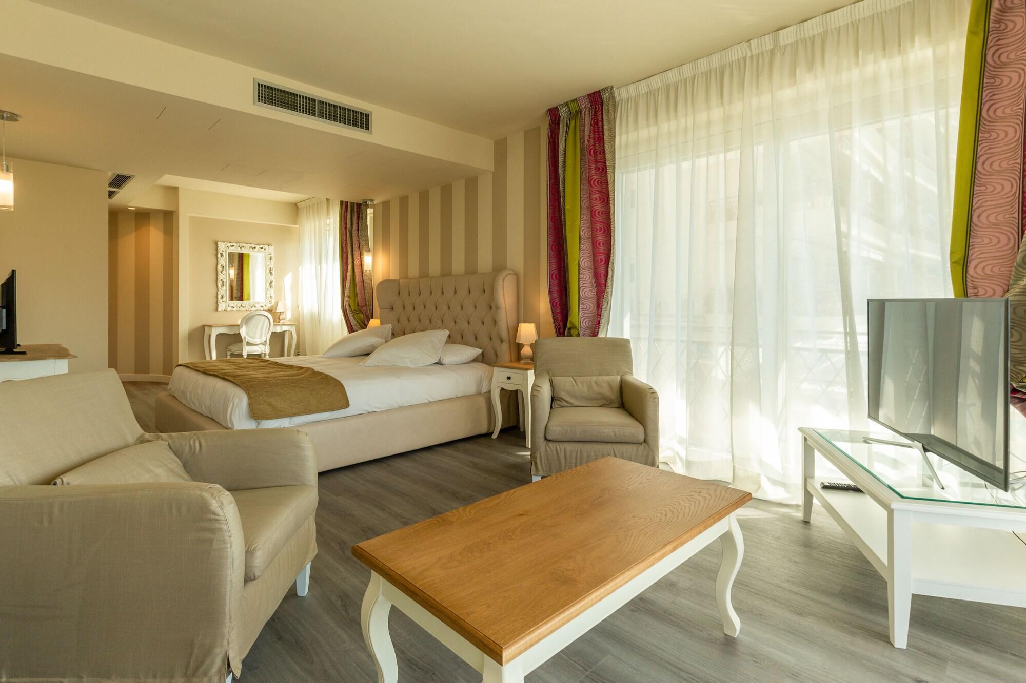 Vista Exterior La Dolce Vita Hotel