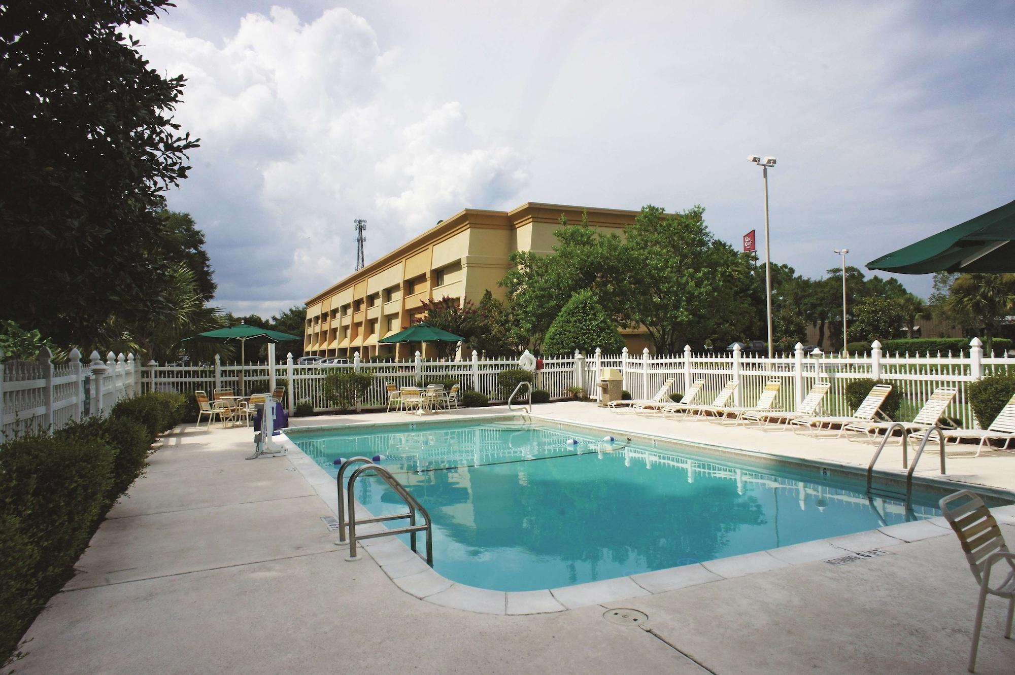 Vista Exterior Wingate by Wyndham Brunswick GA / I-95