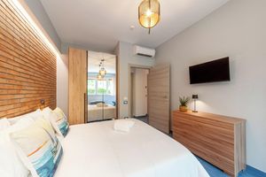 Alquiler Vacacional - Artist Lights in Luxury Apartment in the Center with A/C, WiFi, Outdoor Space