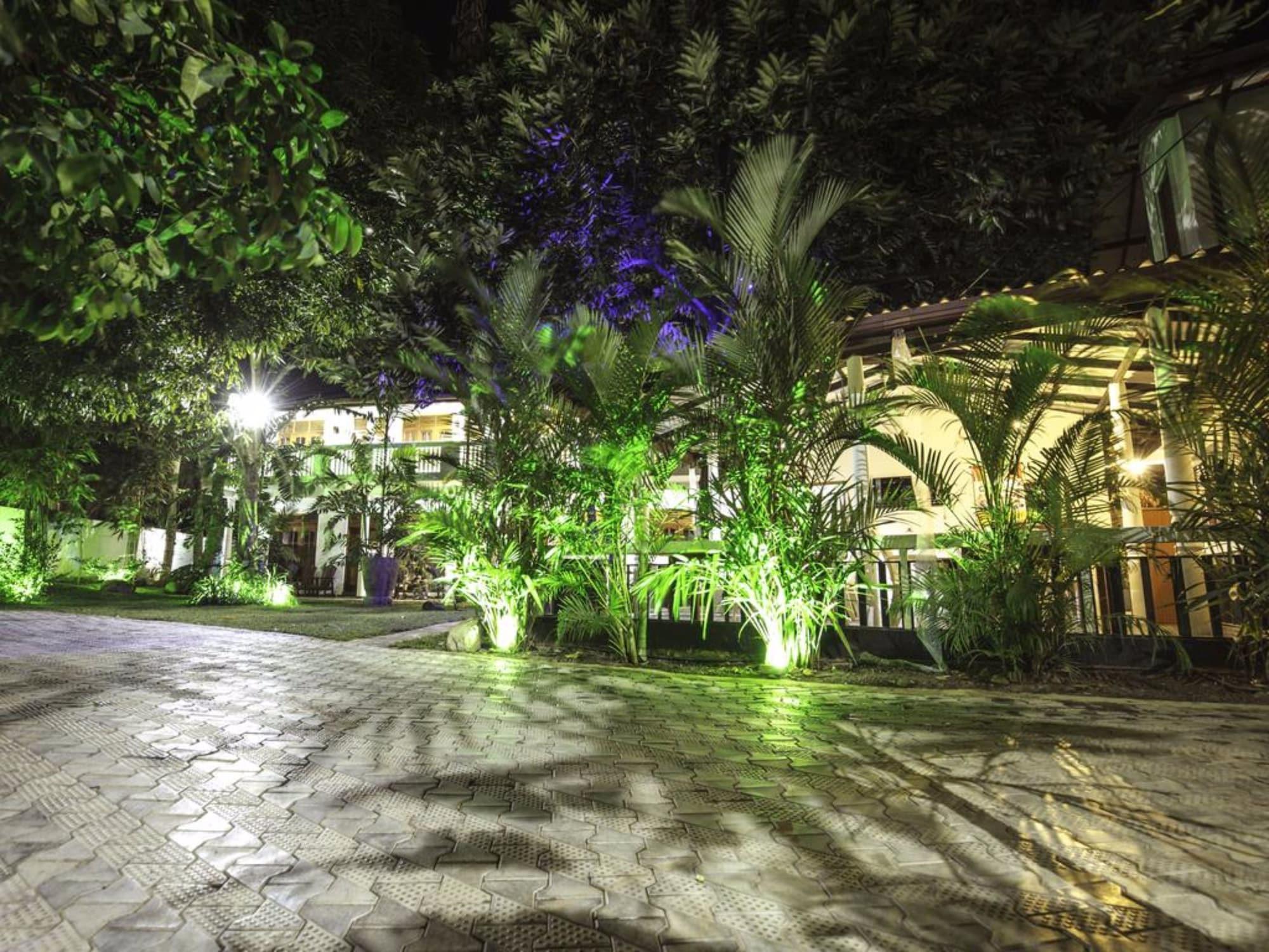 Vista Exterior Celestial Inn