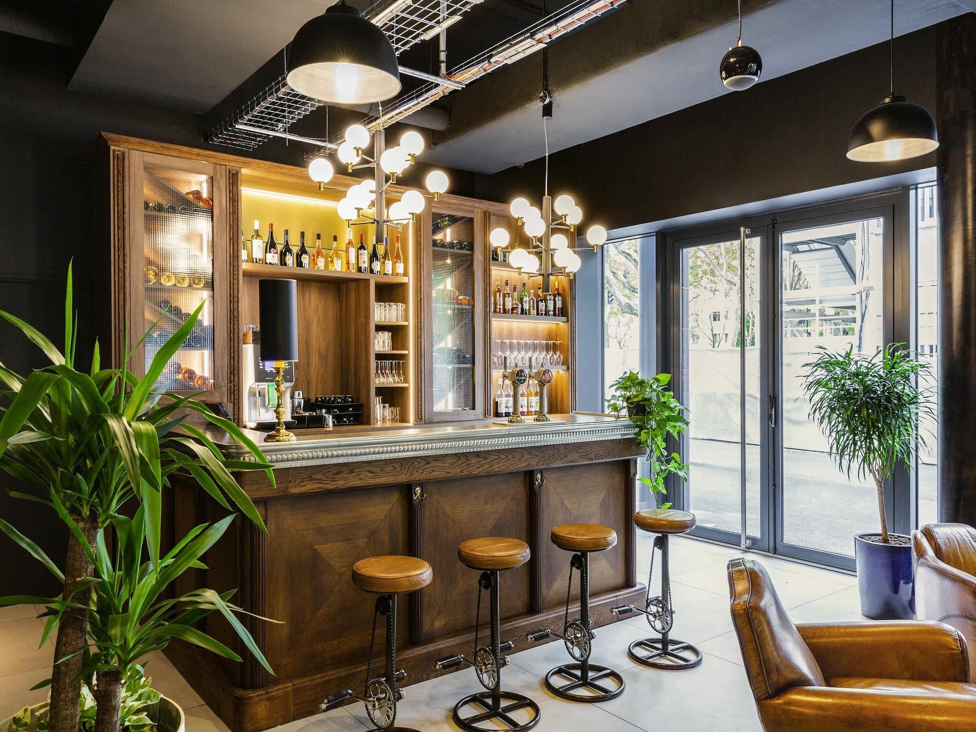 Bar/Salón ibis Styles Puteaux Paris La Defense