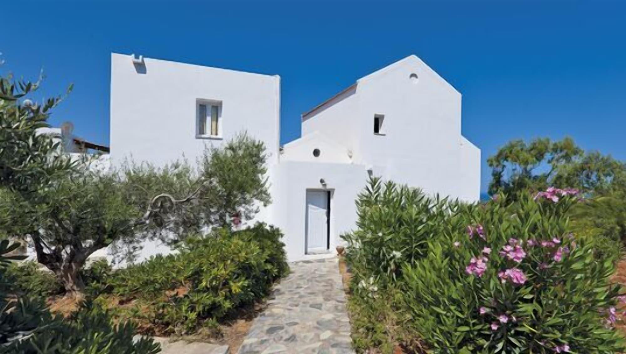 Vista Exterior Tersanas Village Apartments