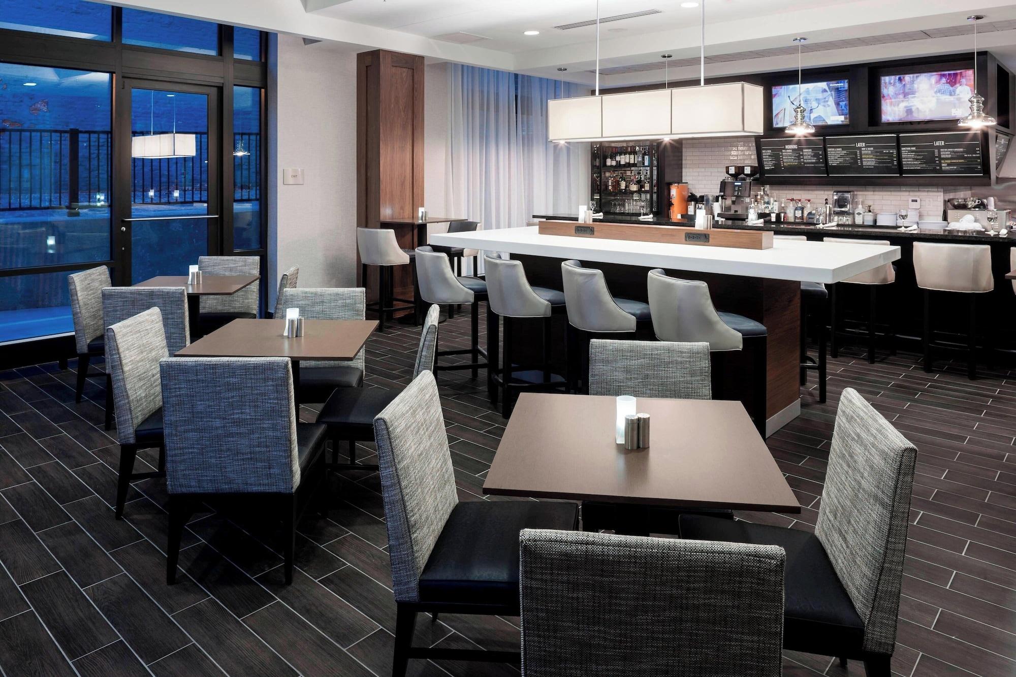 Restaurant Courtyard by Marriott Richmond Downtown