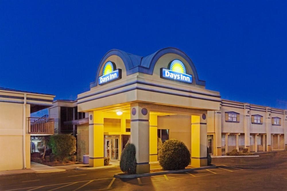Vista Exterior Days Inn by Wyndham Oklahoma City Fairground