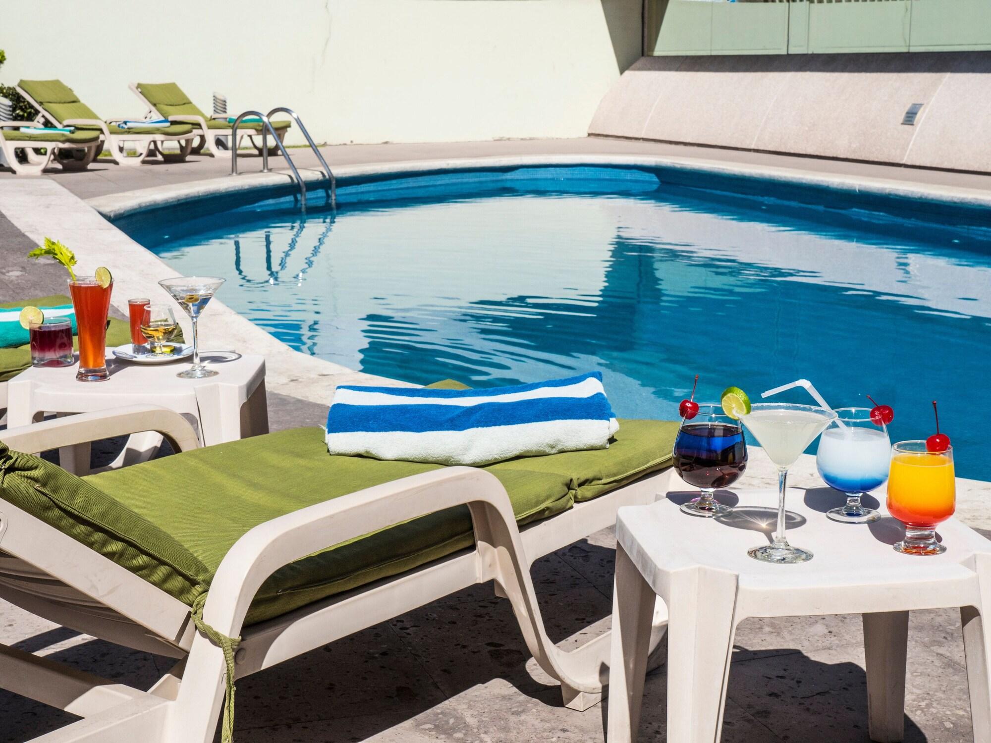 Vista Piscina Hotel Mercury Inn