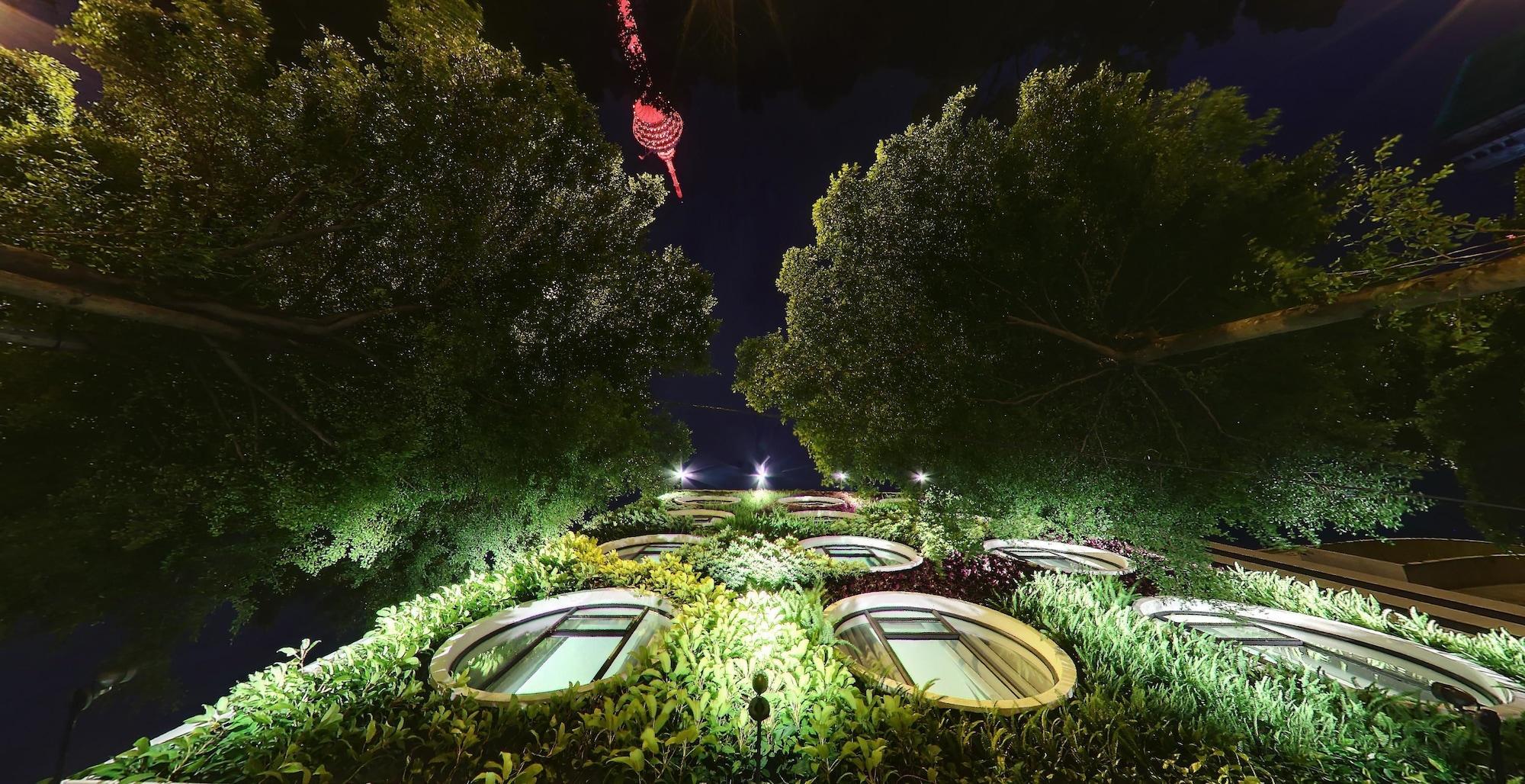 Varios Flora by Crossroads Hotel
