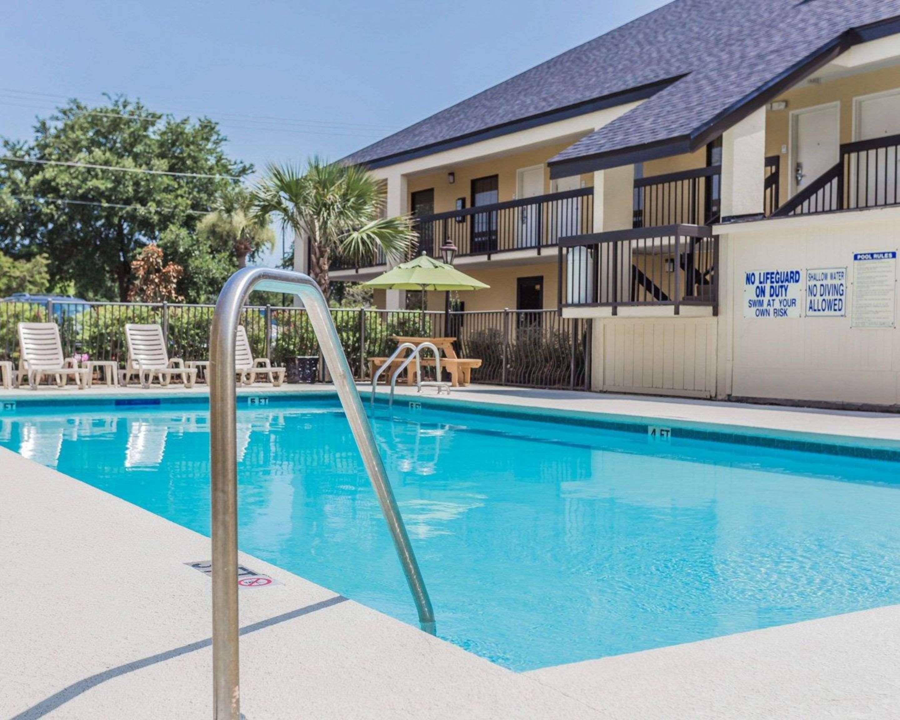 Vista Piscina Quality Inn Mt. Pleasant