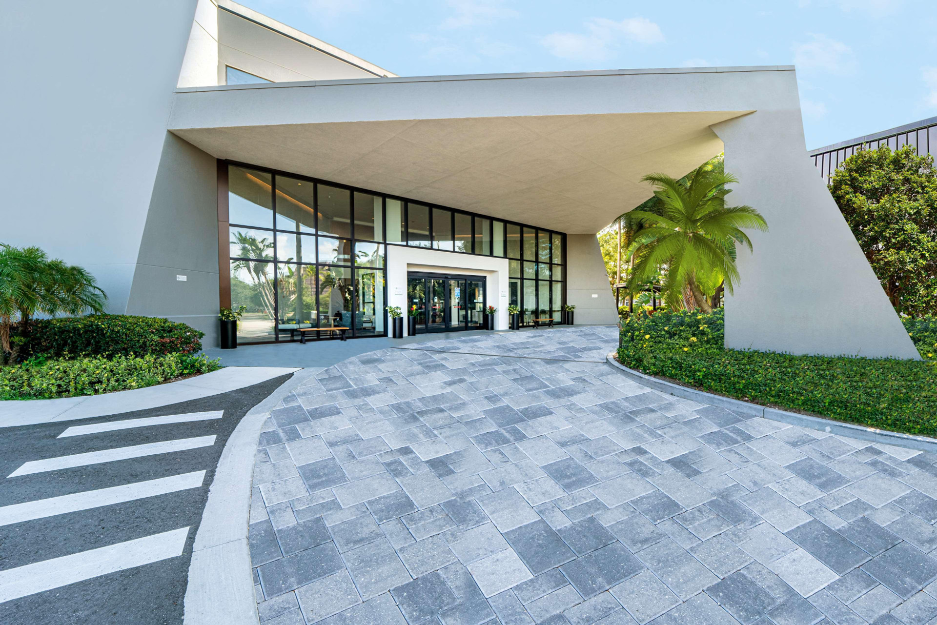 Vista Exterior DoubleTree by Hilton Tampa Rocky Point Waterfront