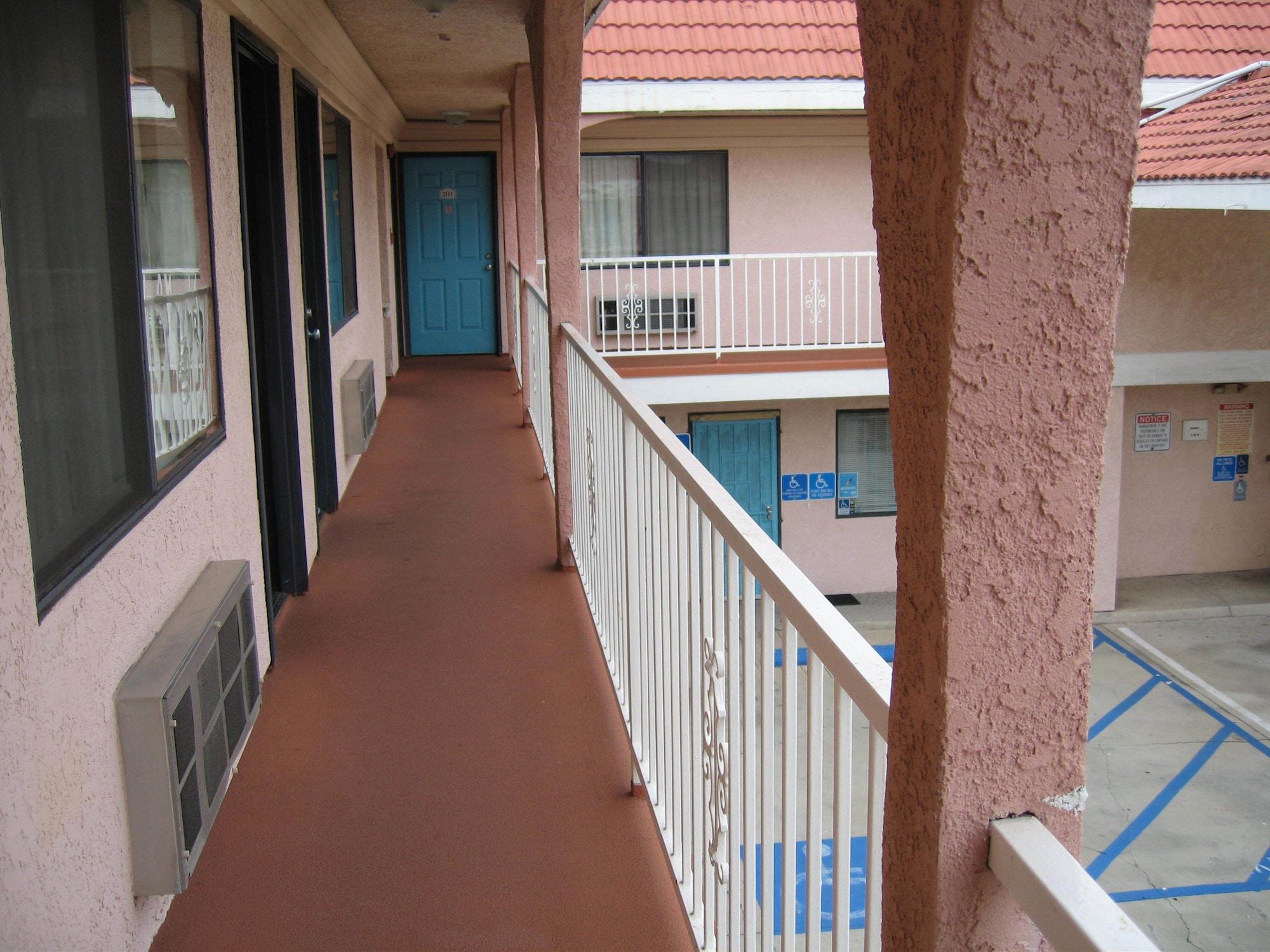 Vista Exterior Royal Inn Motel Long Beach
