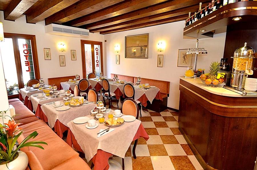 Bar/Salón Hotel Orion
