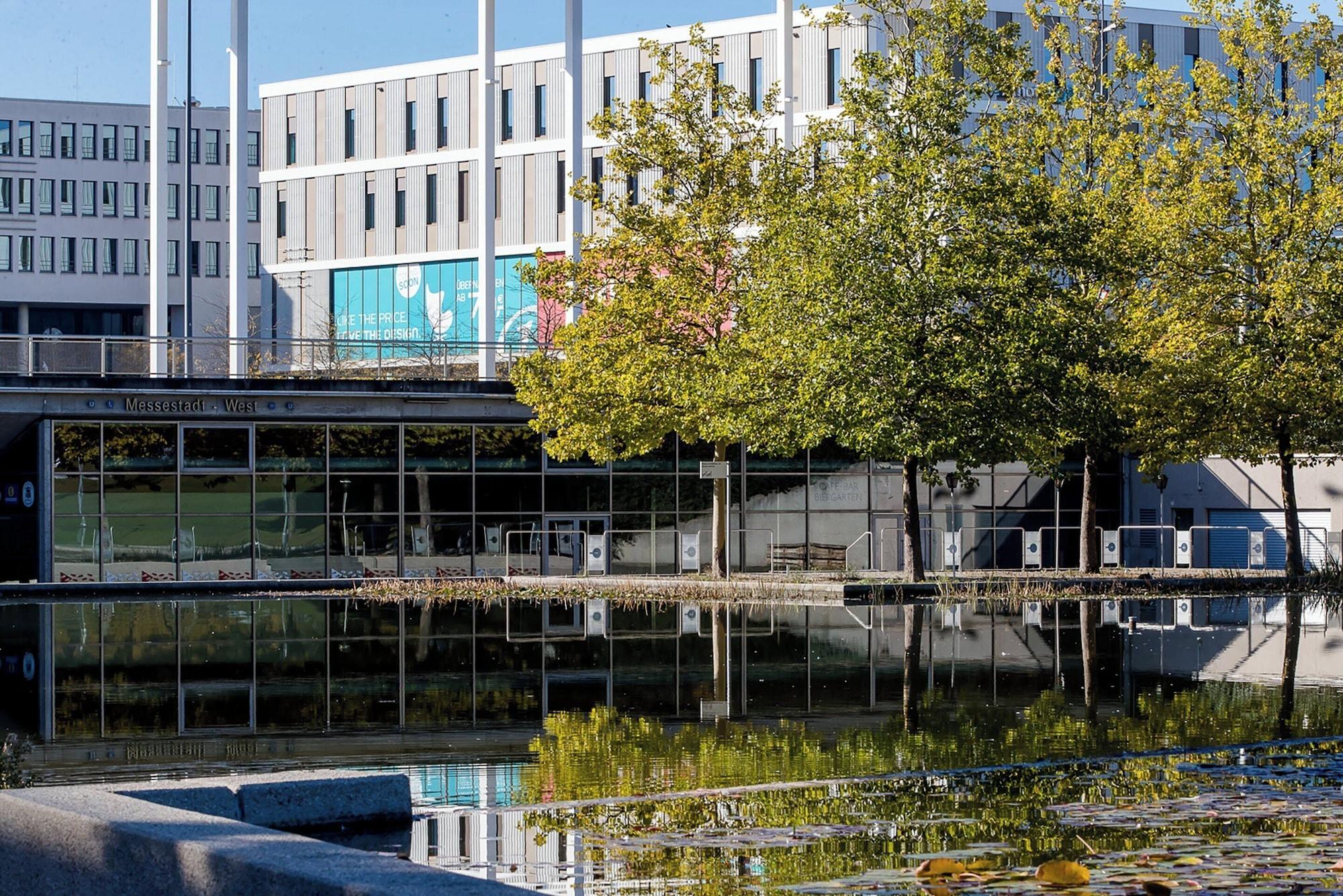 Vista Exterior Motel One Munich - Messe