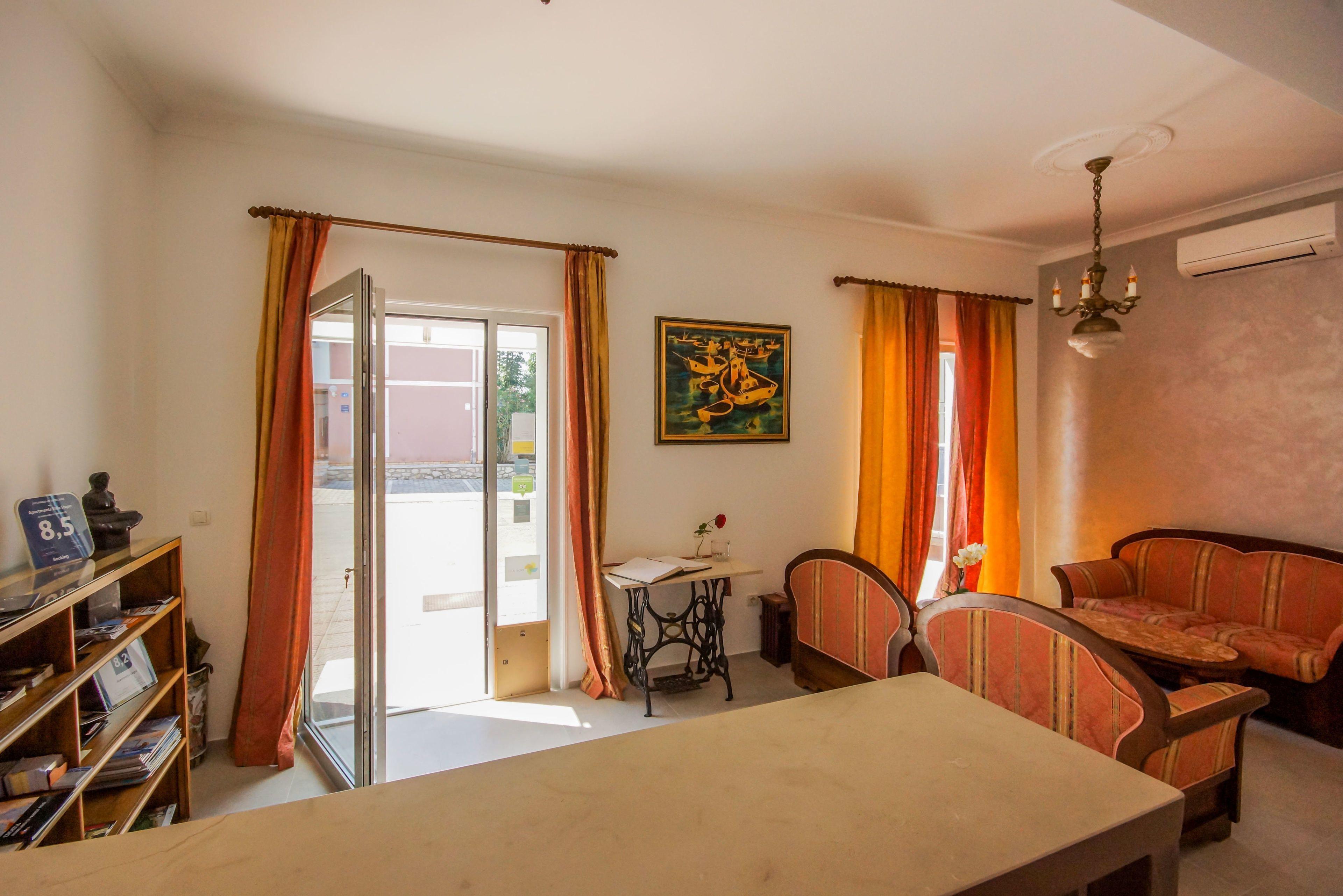 Vista Lobby Apartments and Rooms Degra