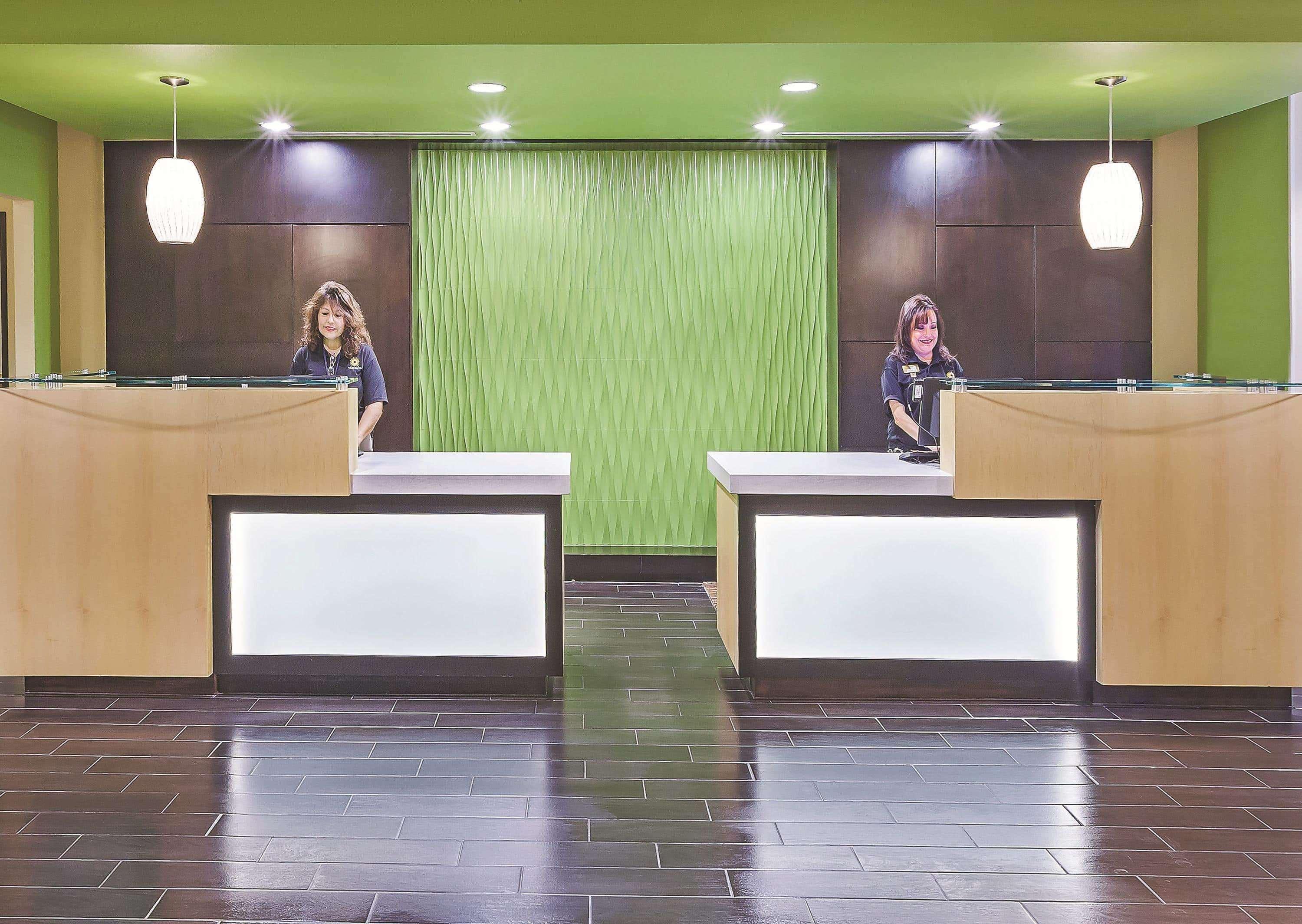 Vista Lobby La Quinta Inn & Suites by Wyndham Pecos
