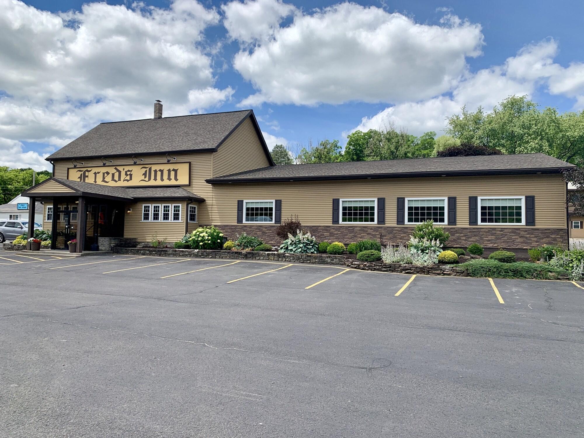 Vista Exterior Fred's Inn