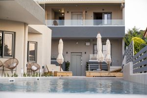 Alojamiento - Theros Suites