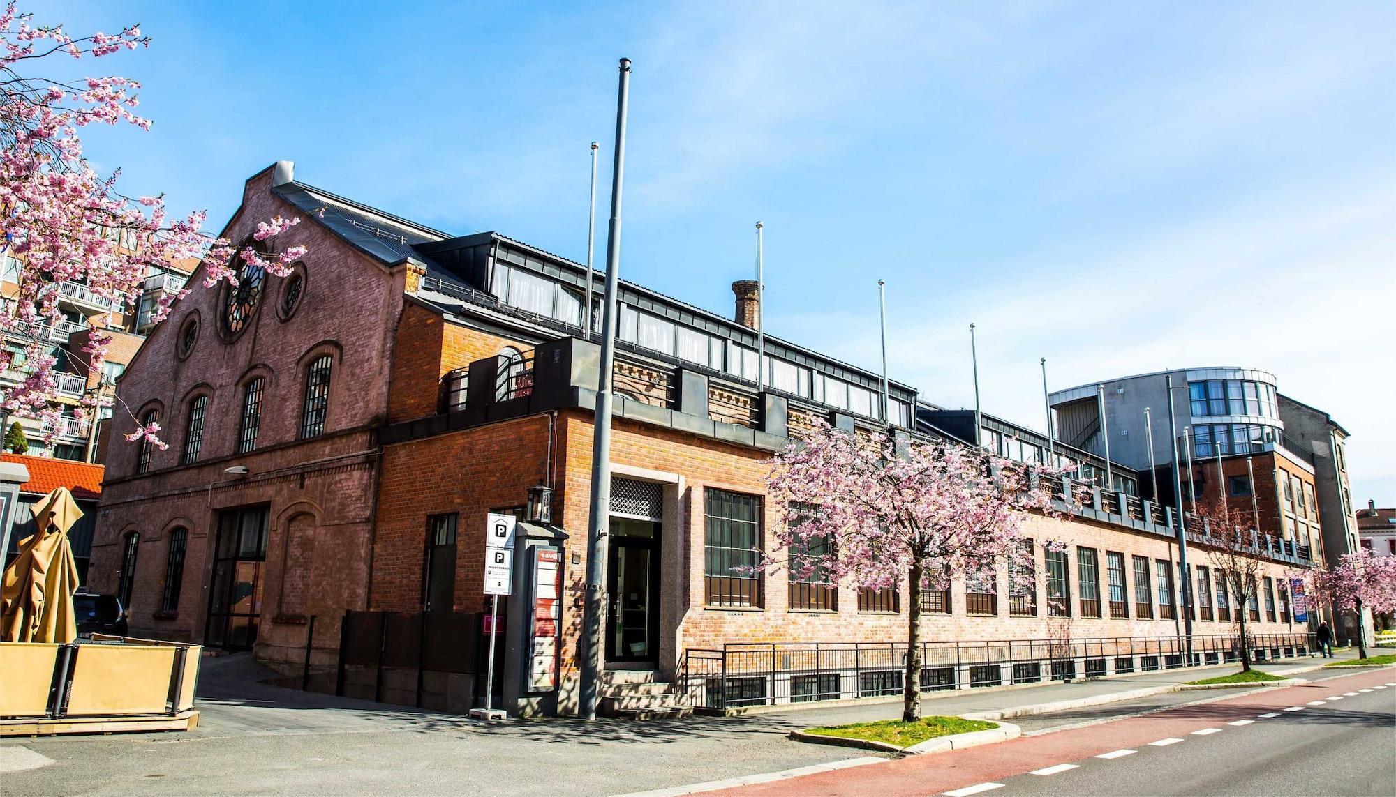 Varios Central City Apartments