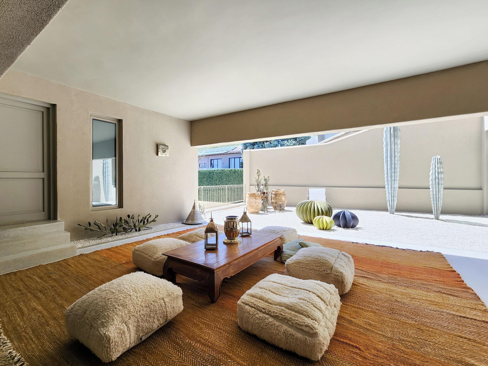 Restaurant The White Camel Villa