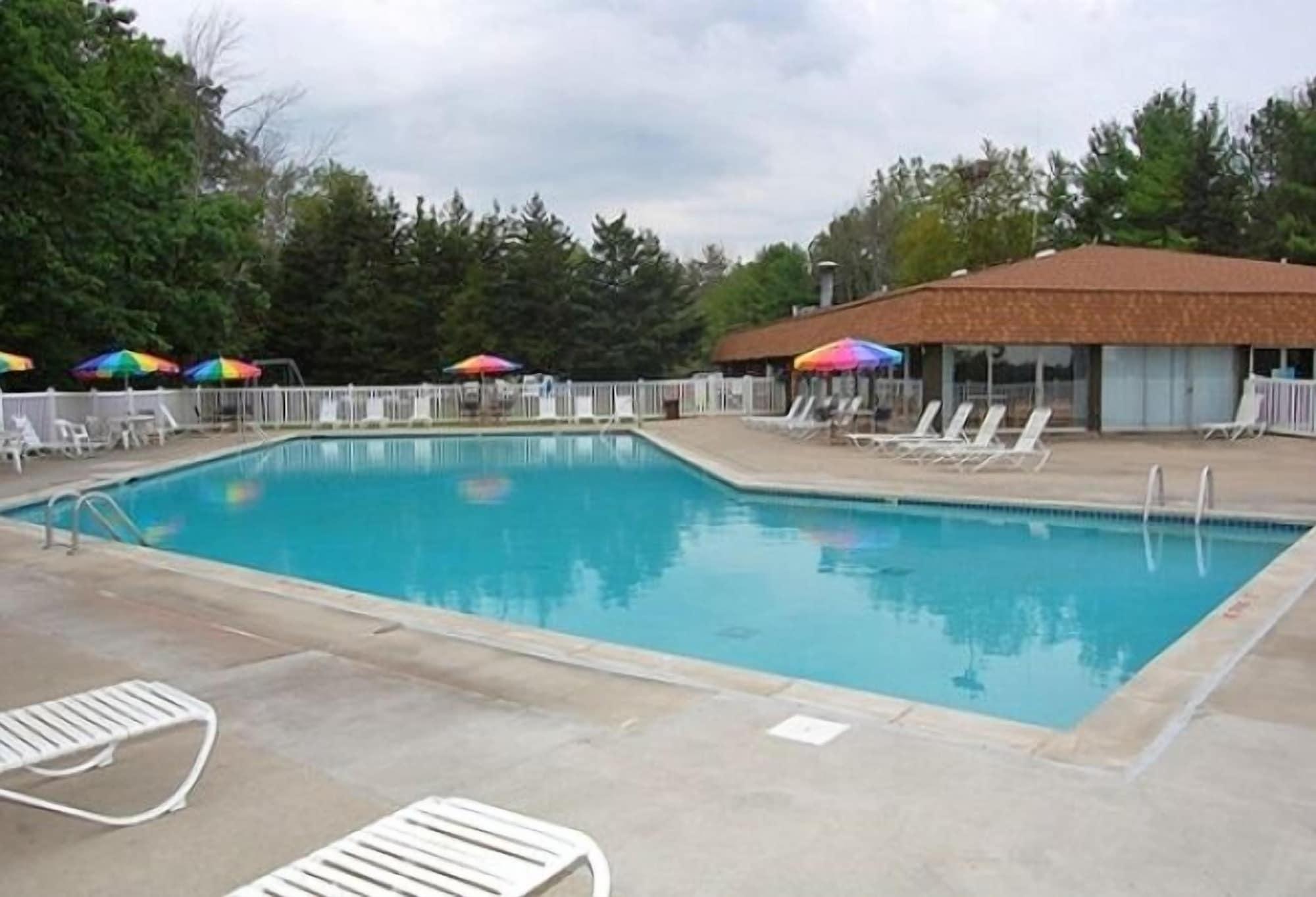 Varios St Clair RV Resort