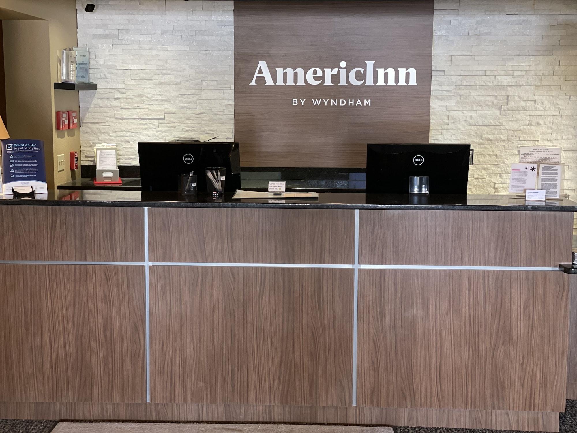 Vista Lobby AmericInn by Wyndham Green Bay East