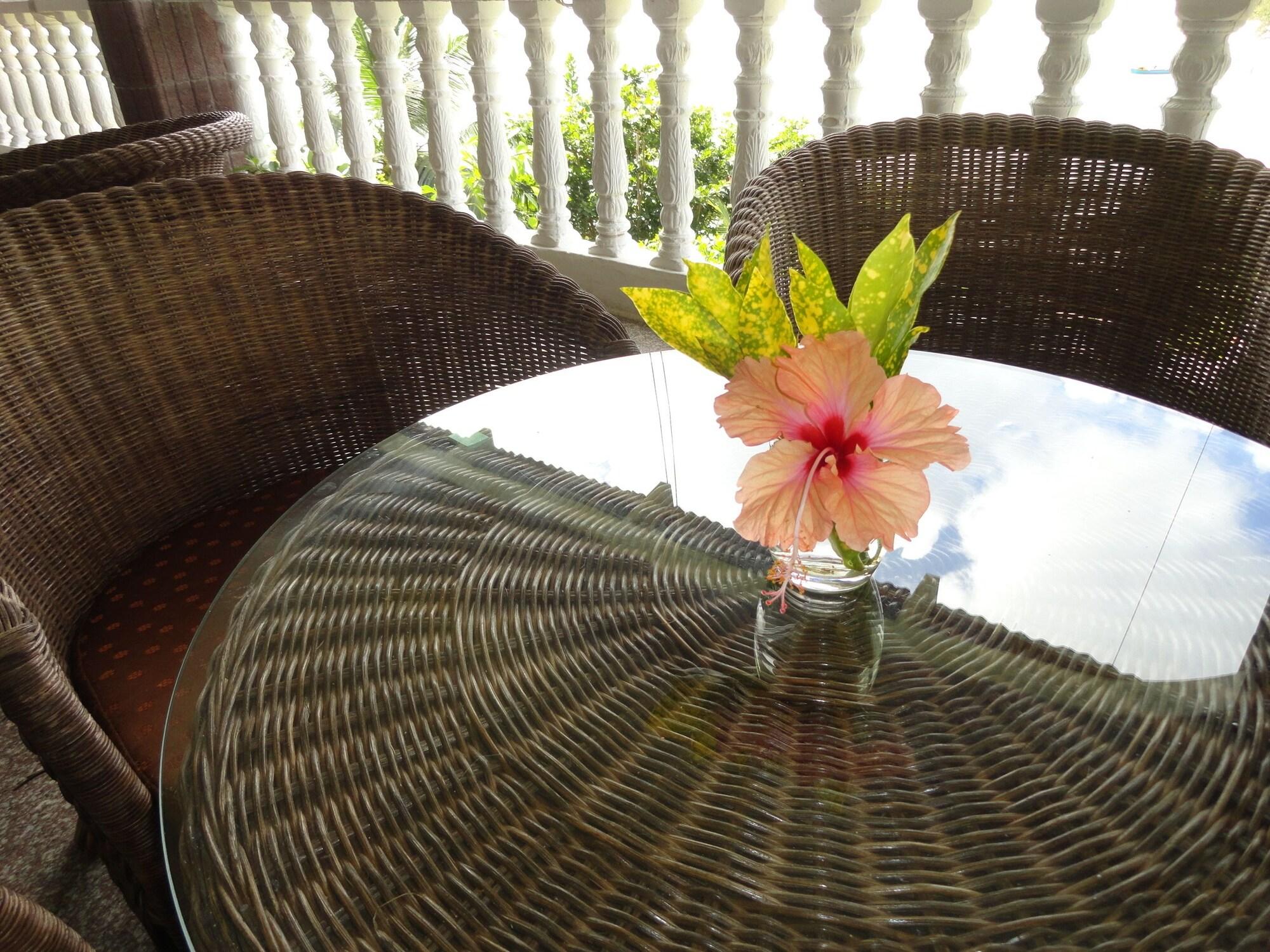 Vista Lobby Lazare Picault Hotel