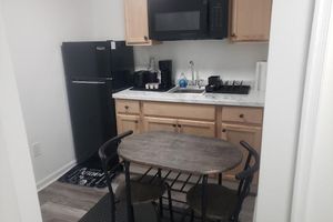 Alquiler Vacacional - Basement Retreat by the Airport