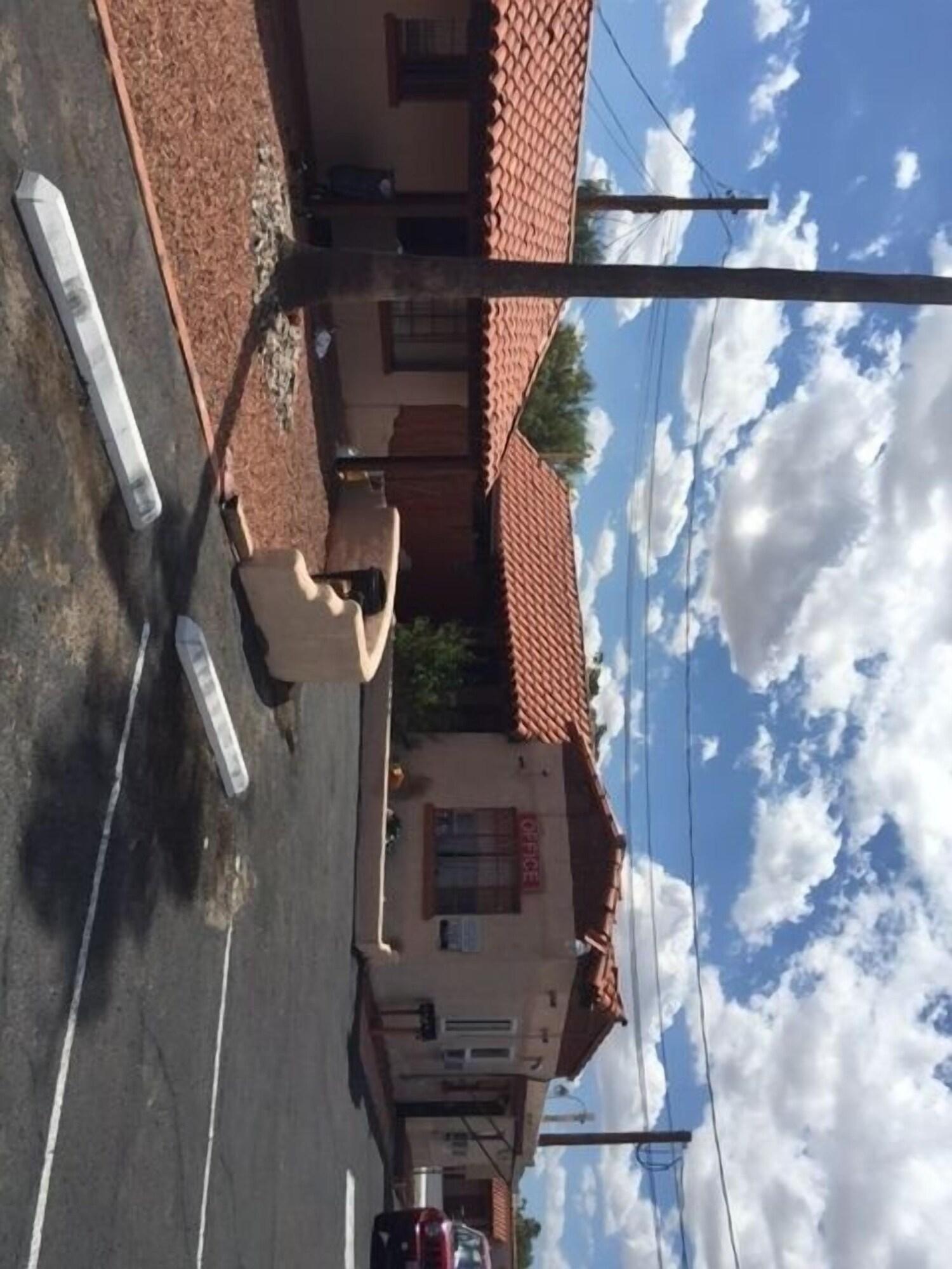 Varios Sunland Motel
