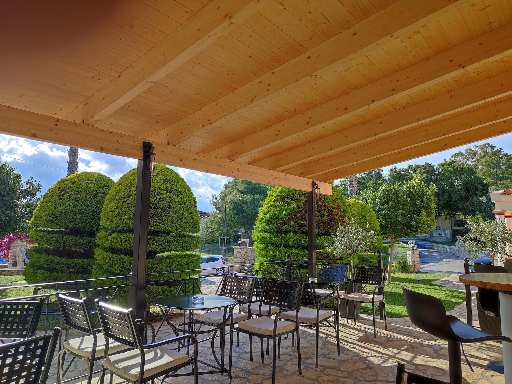 Bar/Salón Elanthi Village Hotel