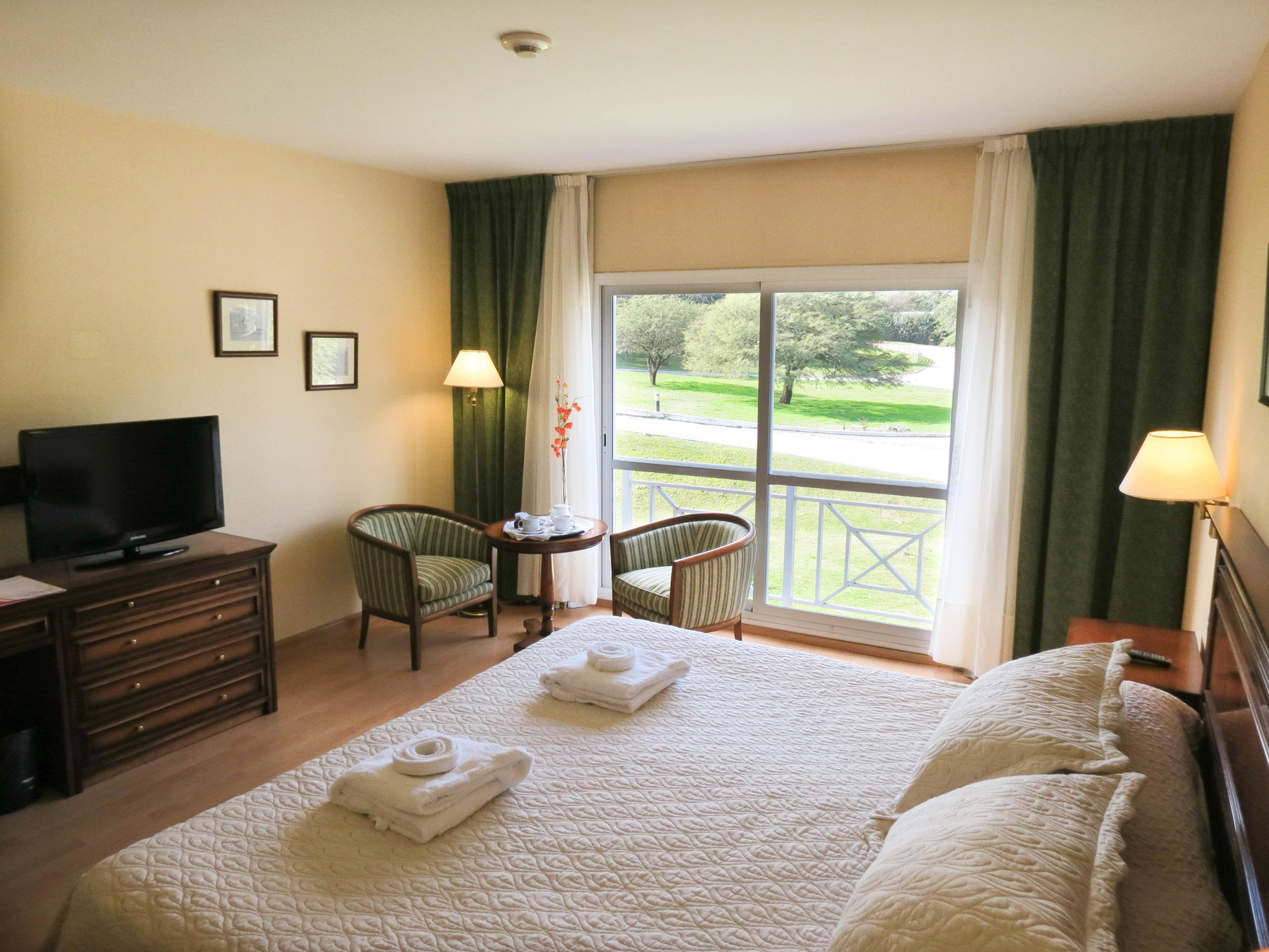 Habitación Howard Johnson Hotel & Spa Villa General Belgrano