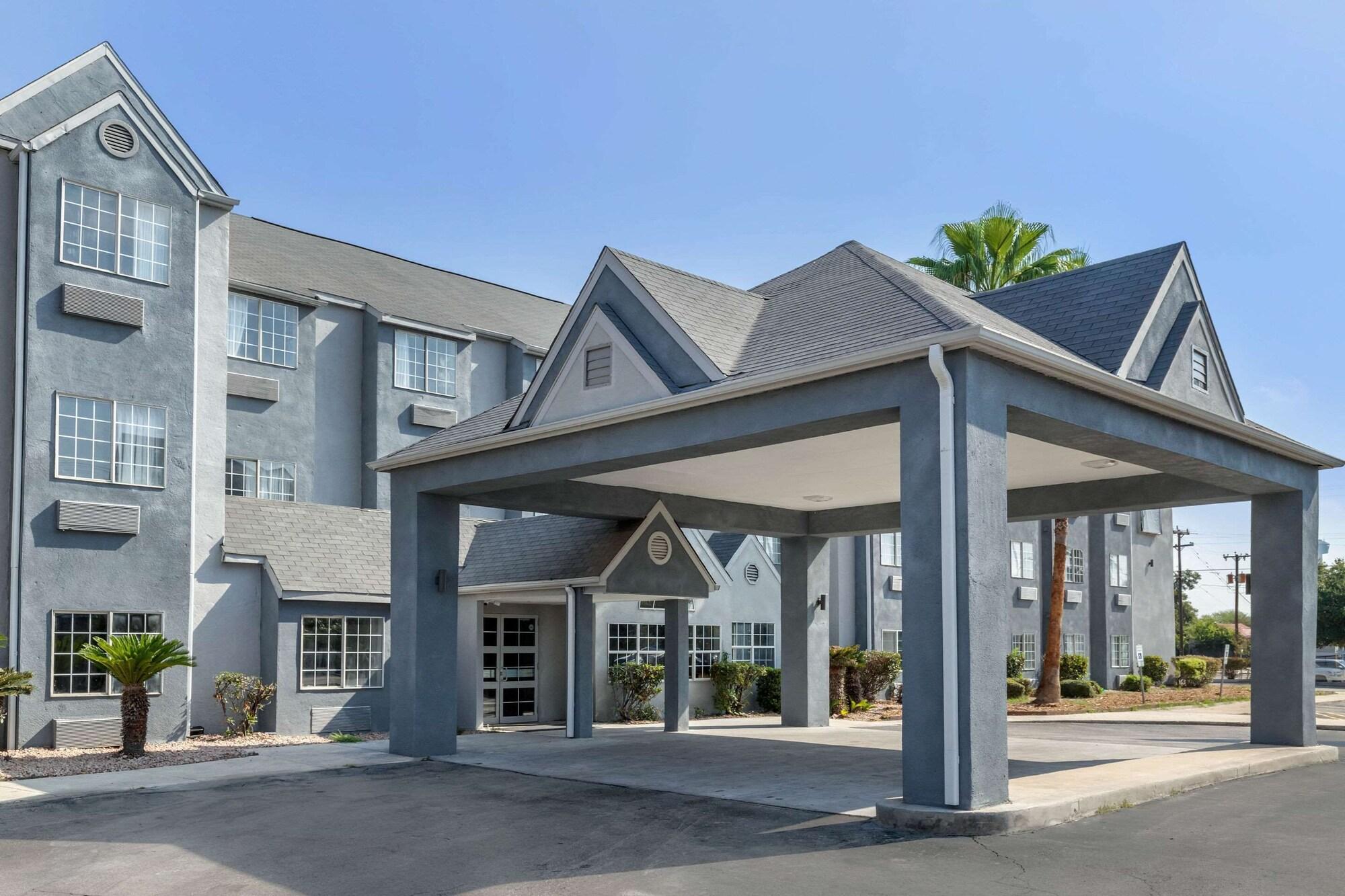 Vista Exterior Quality Inn Downtown - near Market Square