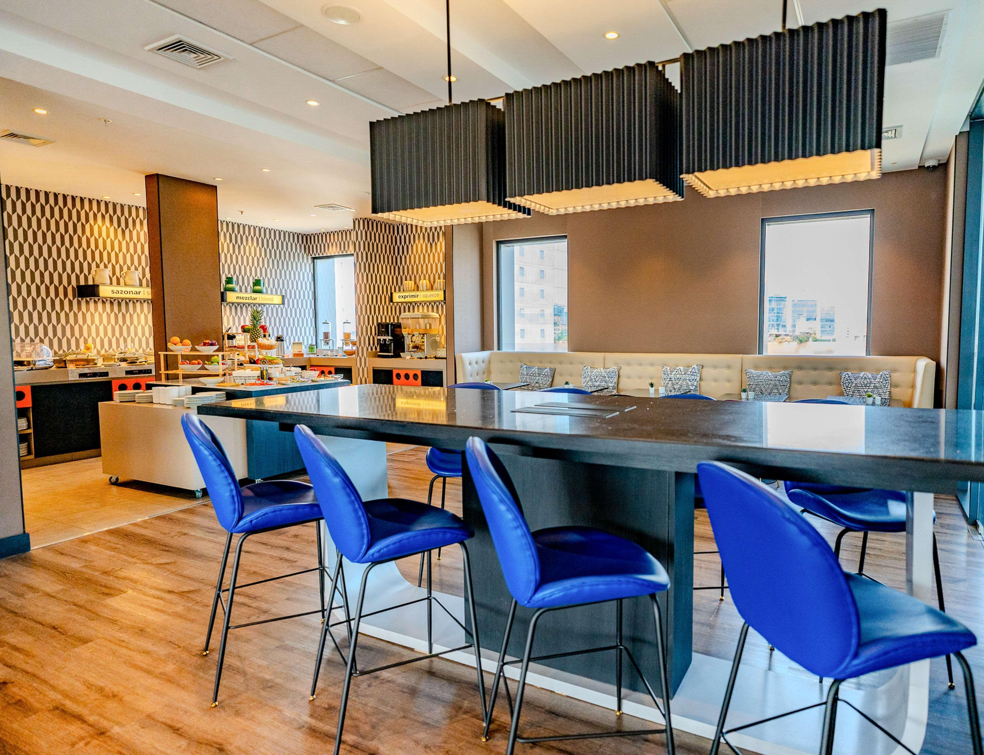 Restaurant Hampton By Hilton Santiago Las Condes